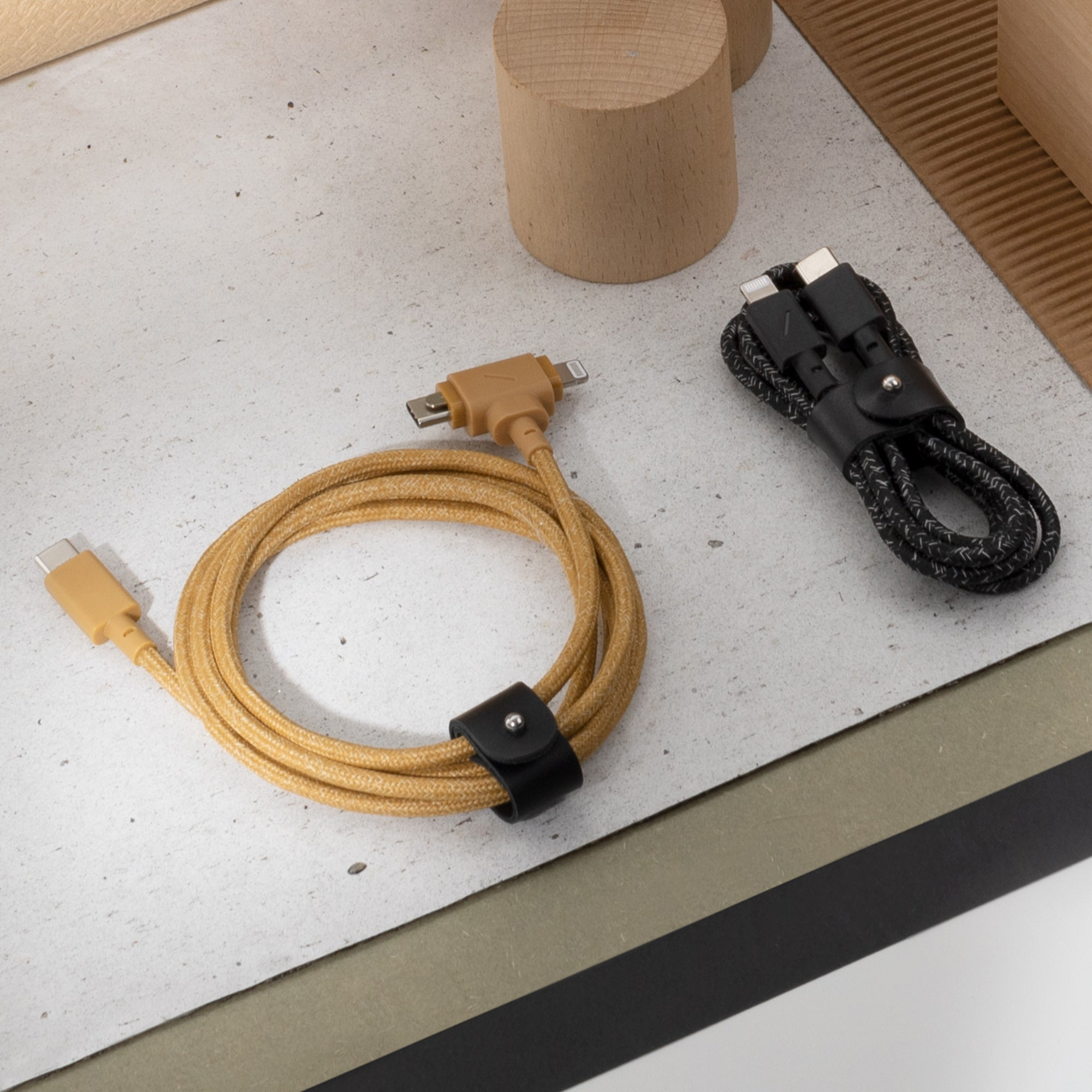 Native Union Belt Cable Duo - 1,5 m - USB C - USB C/Lightning - Schwarz, Ansicht 4