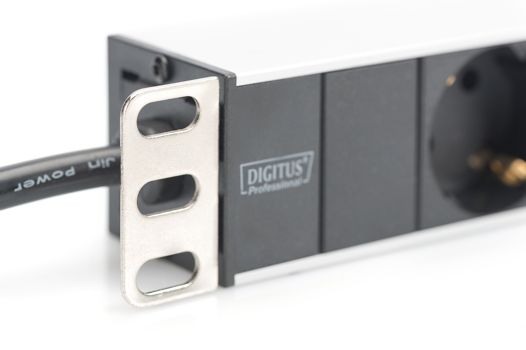 DIGITUS Steckdosenleiste mit Aluminiumprofil, 8-fach Schutzkontaktsteckdose, 2 m Zuleitung Schutzkontaktstecker, Ansicht 3