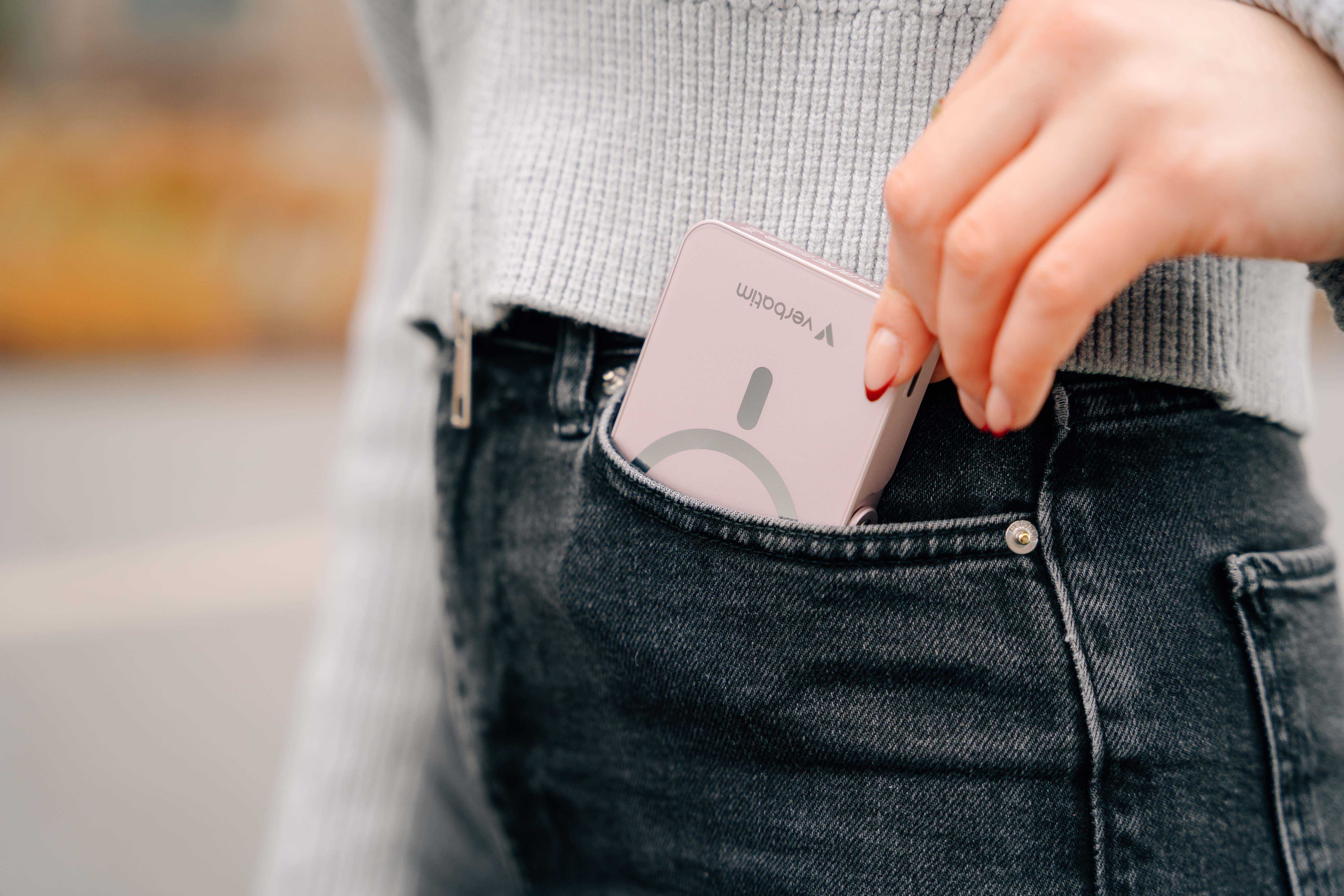 Verbatim Charge 'n' Go - Induktive Power Bank - magnetisch, mit Ständer - Li-Pol - 10000 mAh - 20 Watt - 3 A - Pink, Ansicht 2