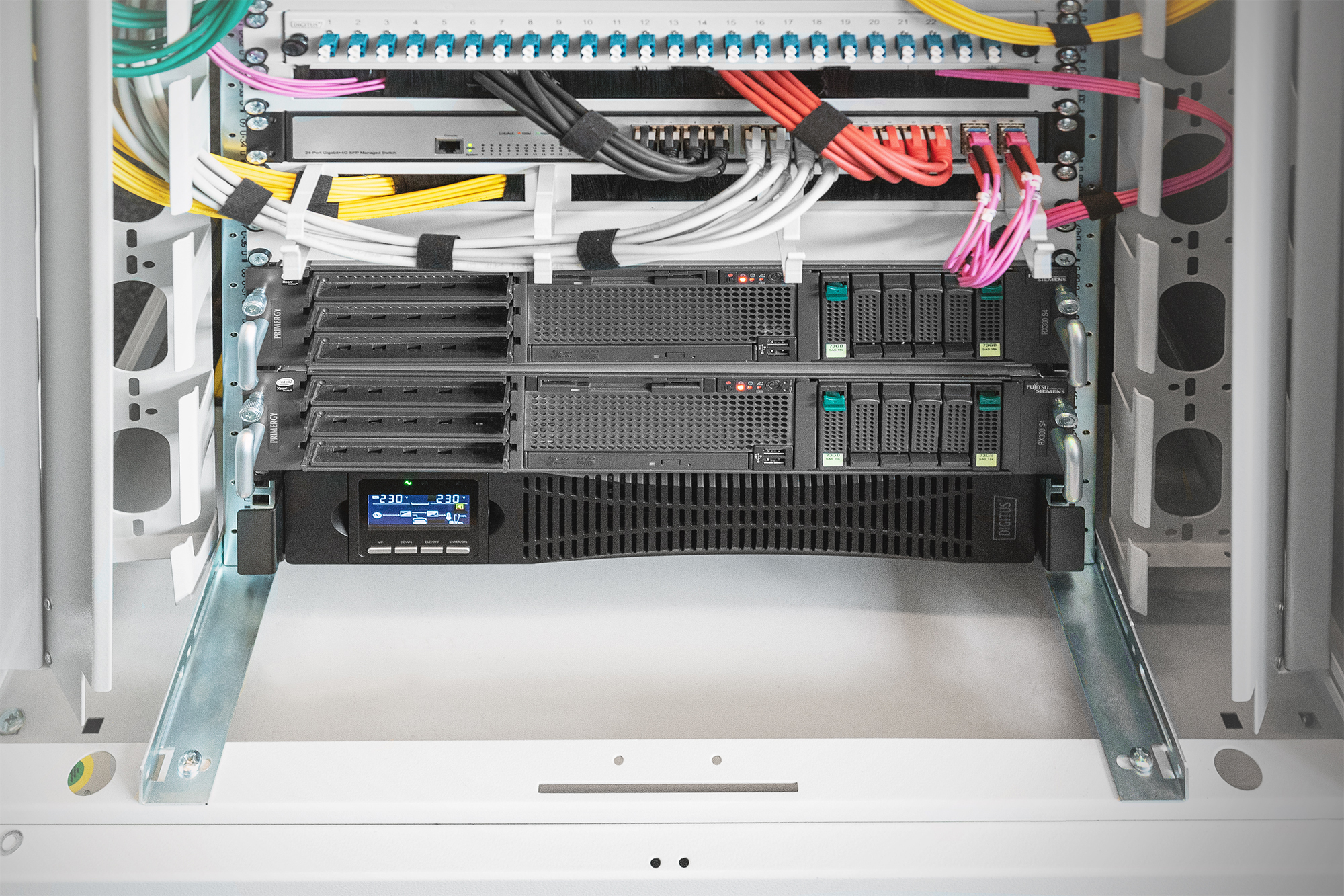 DIGITUS OnLine USV-System, 3000 VA / 3000 W, Ansicht 4