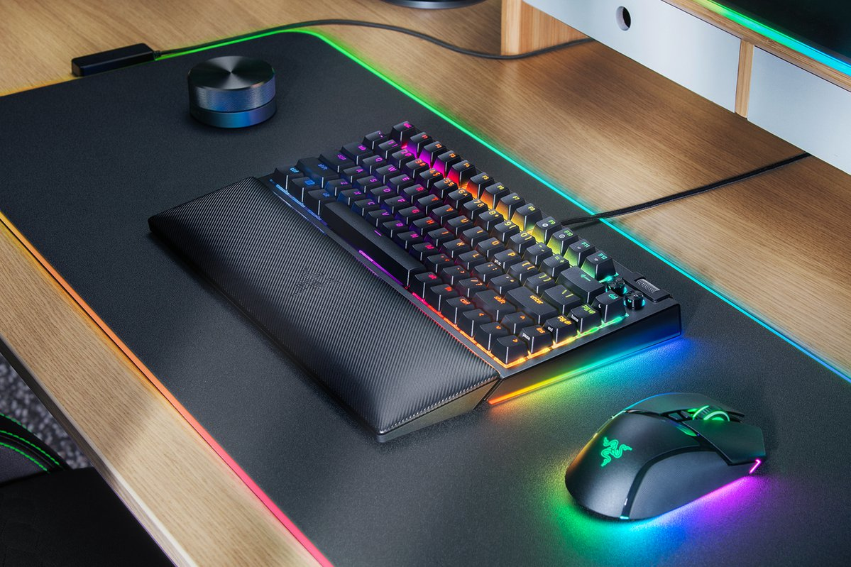 Razer BlackWidow V4 75% - Tastatur - Hintergrundbeleuchtung - TL: US, QWERTY, Ansicht 4