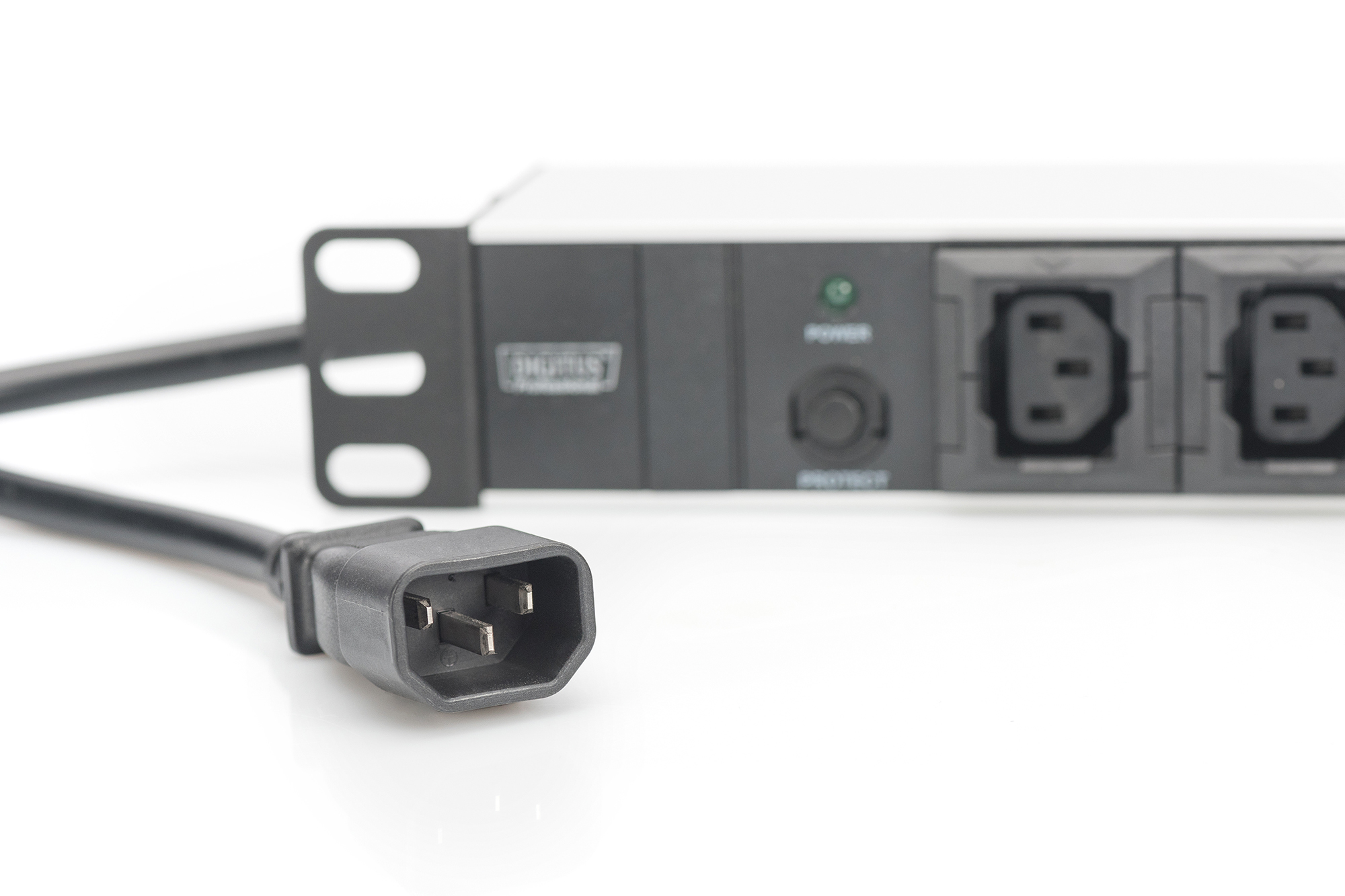 DIGITUS Steckdosenleiste mit Aluminiumprofil, 10-fach, 2 m Zuleitung IEC C14 Stecker, Ansicht 4