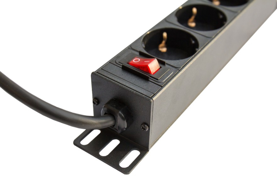 Good Connections Steckdosenleiste 10 - 1HE - Schutzkontakt-Stecker an 4x Schutzkontakt-Buchse - mit Schalter, Ansicht 2