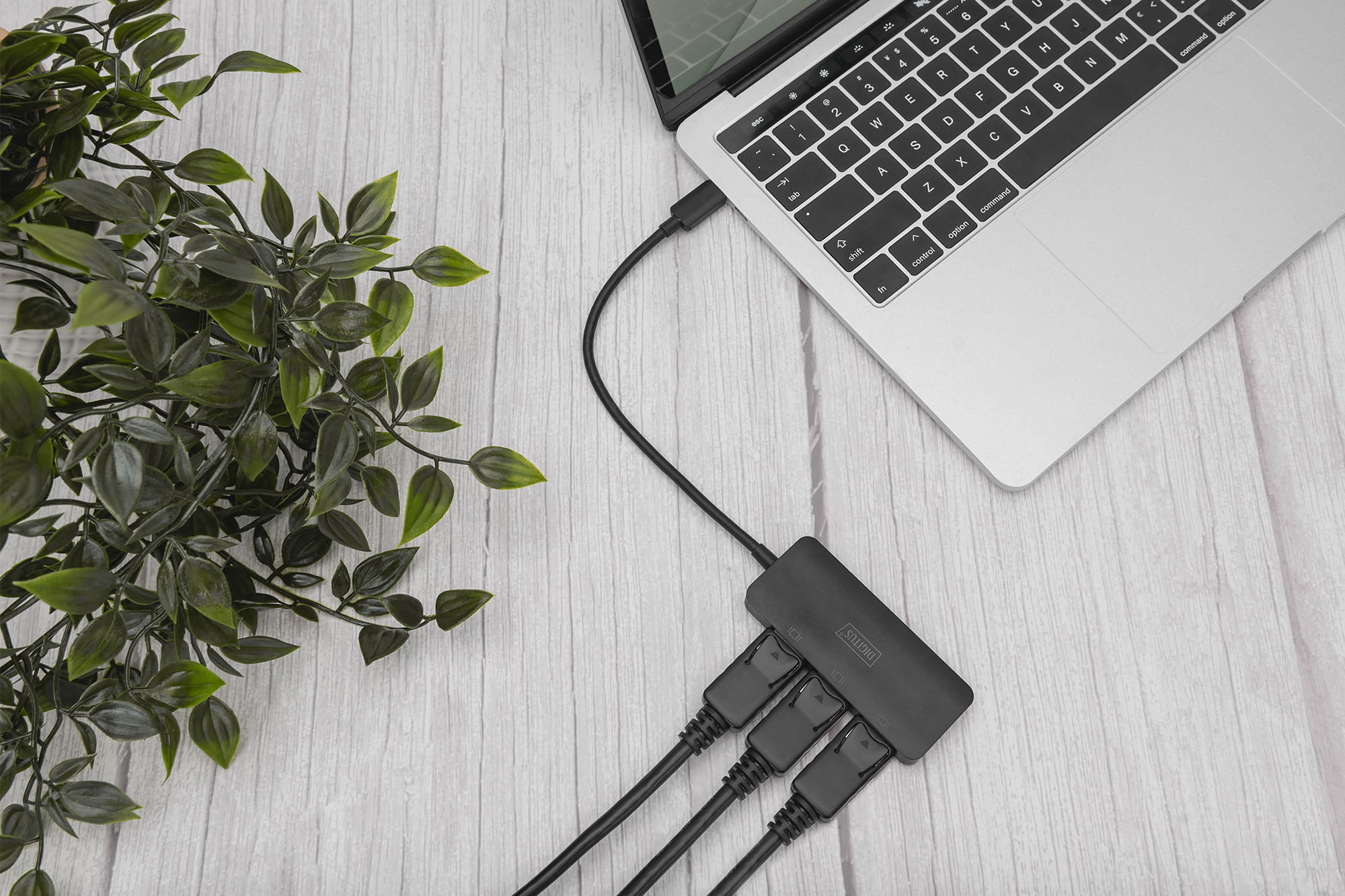 DIGITUS 3-Port MST Video Hub (USB-C -> 3x DisplayPort), Ansicht 2
