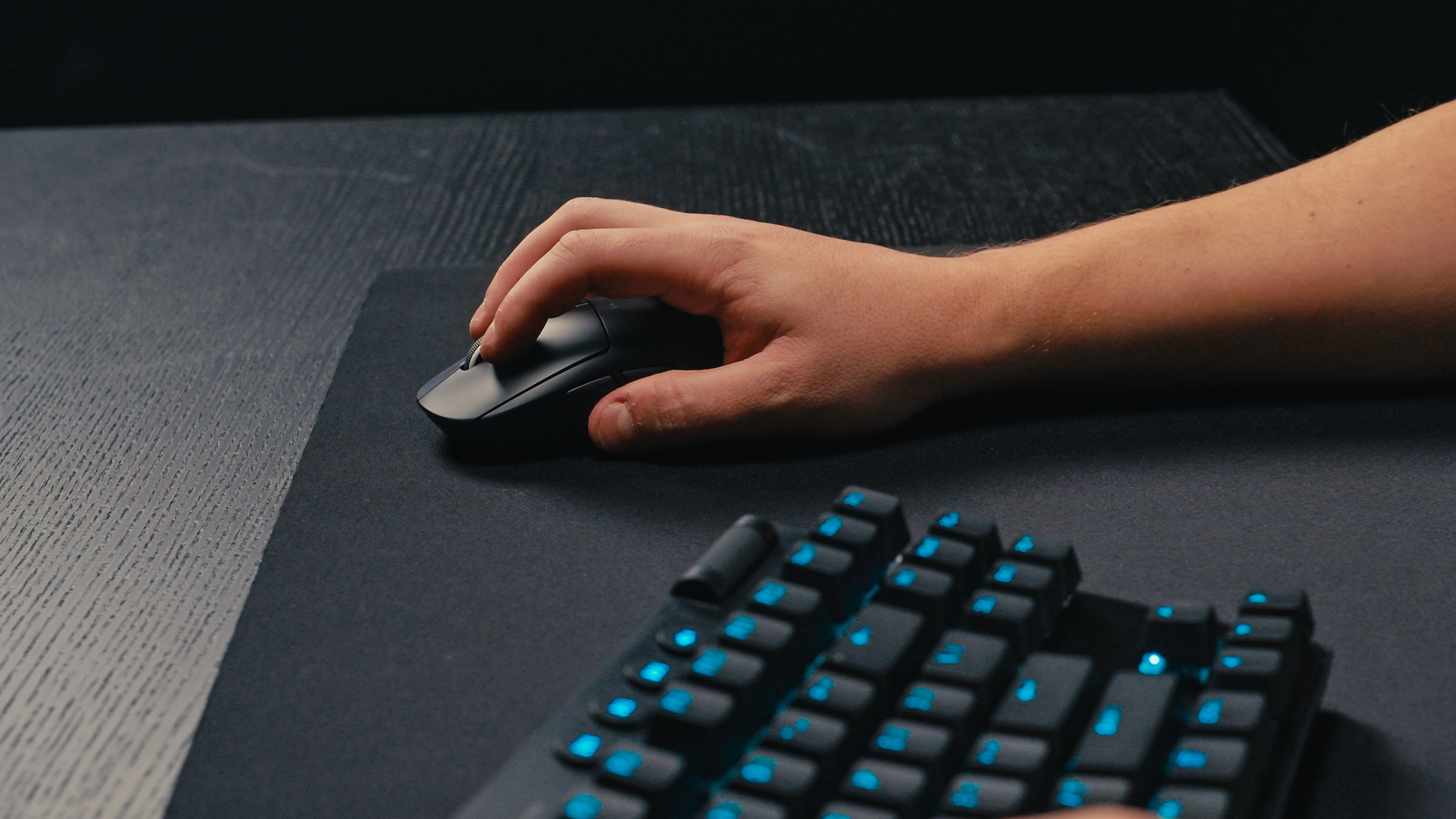 Logitech G PRO X SUPERLIGHT 2 - Maus - Gaming - Rosa, Ansicht 2