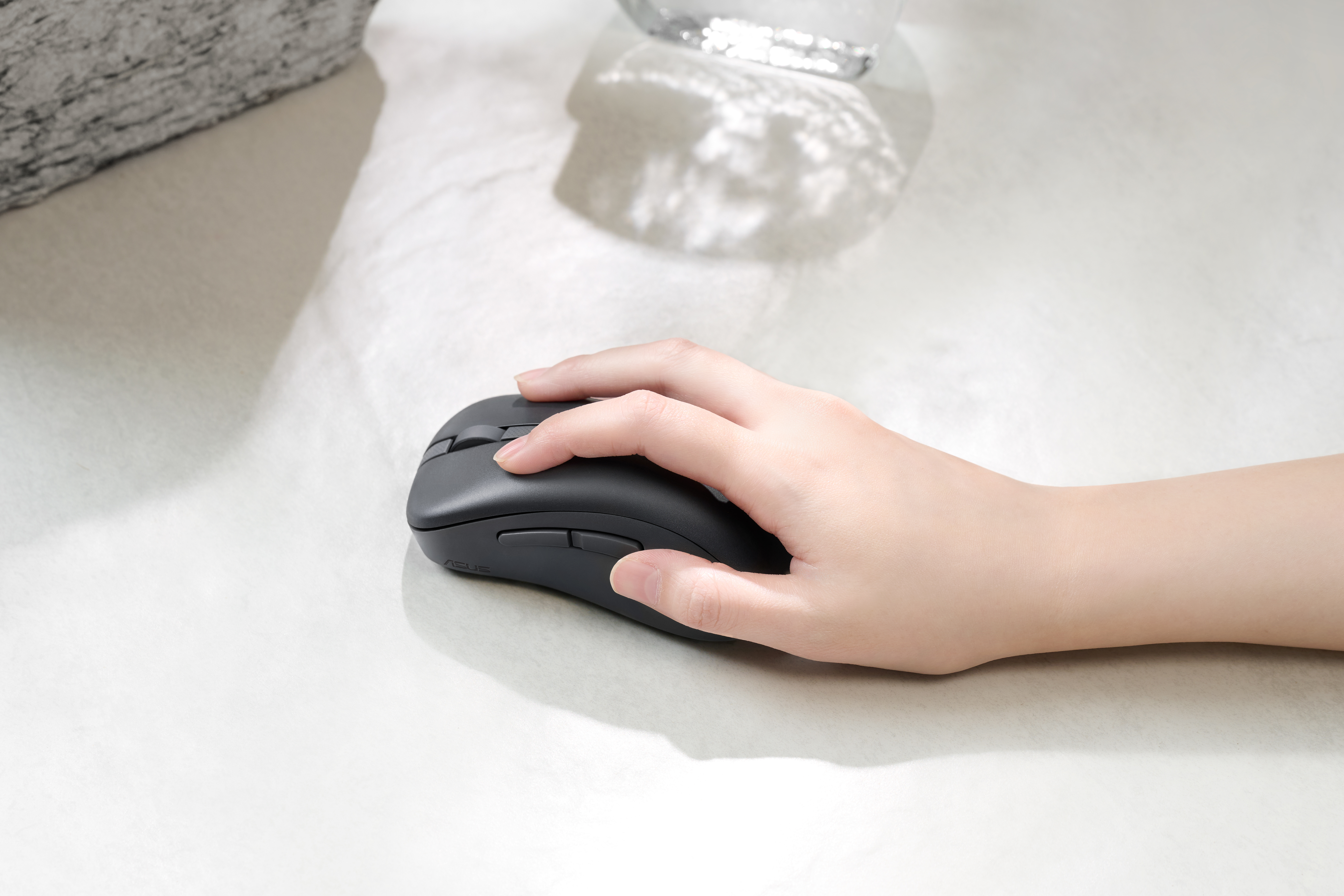 ASUS MD102 - Maus - ergonomisch - optisch - 5 Tasten - kabellos - Bluetooth, 2.4 GHz - kabelloser Empfänger (USB) - Dunkelgrau, Ansicht 3