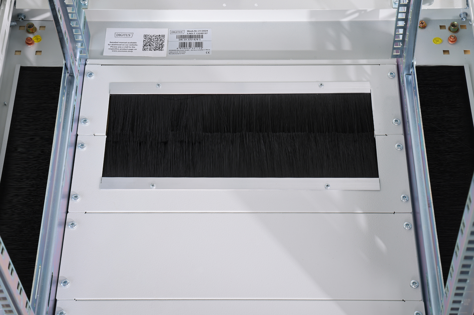 DIGITUS Netzwerkschrank Unique Serie - 800x800 mm (BxT), Ansicht 3