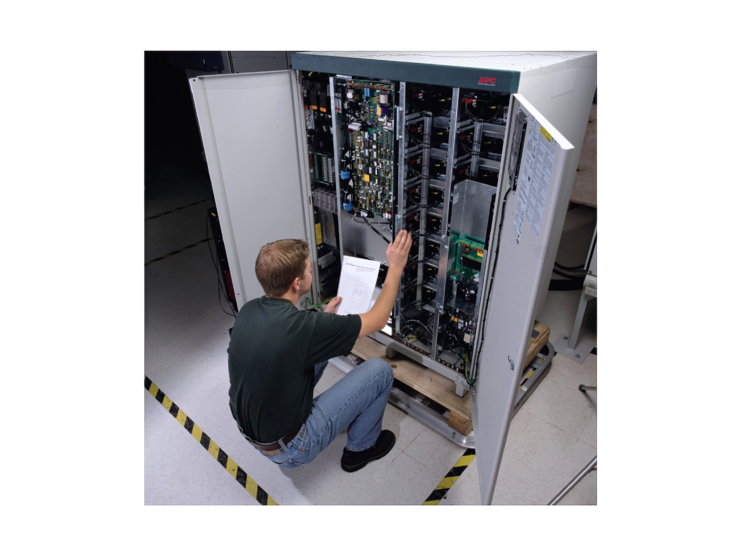 APC Start-UP Service - Installation / Konfiguration (für USV 201-300 kVA)