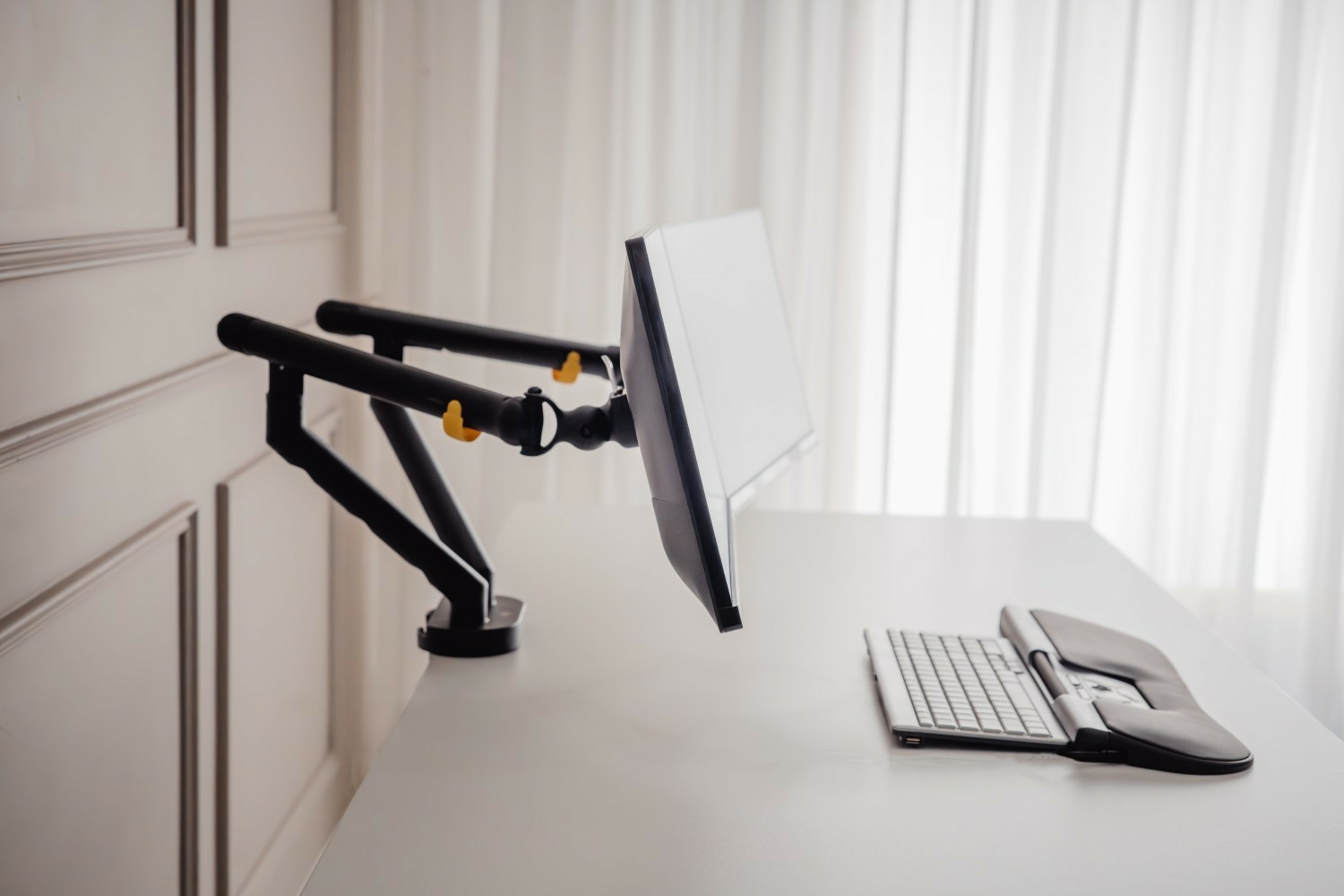 Bakker Elkhuizen Flexible Dual - Befestigungskit - einstellbarer Doppelarm - für 2 Monitore - Aluminium - Schwarz, Ansicht 3