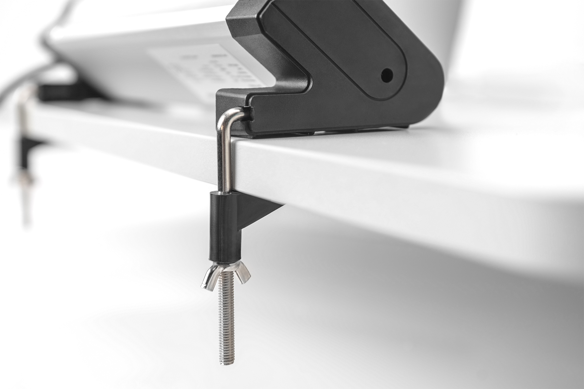 DIGITUS 4-fach Office-Steckdosenleiste mit 2x USB-Anschlüssen, Ansicht 2