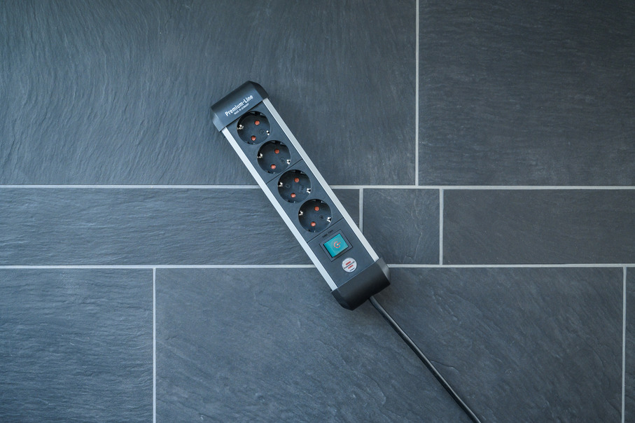 Brennenstuhl 1391030400 - 1,8 m - Indoor - Abgewinkelt - IP20 - Aluminium - Schwarz - Silber, Ansicht 4