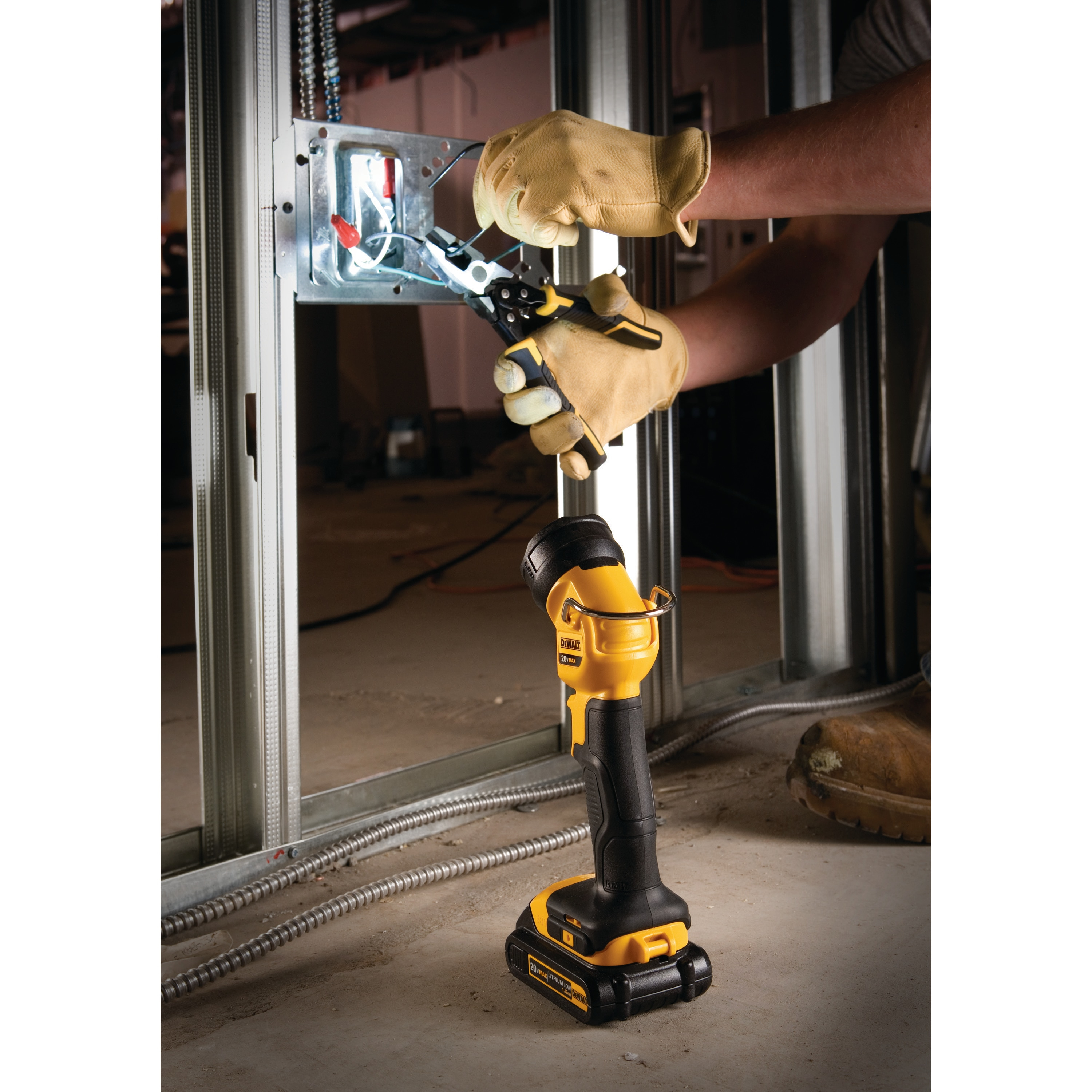 DeWalt DCL040 LED Akku-Arbeitsleuchte solo, Ansicht 2