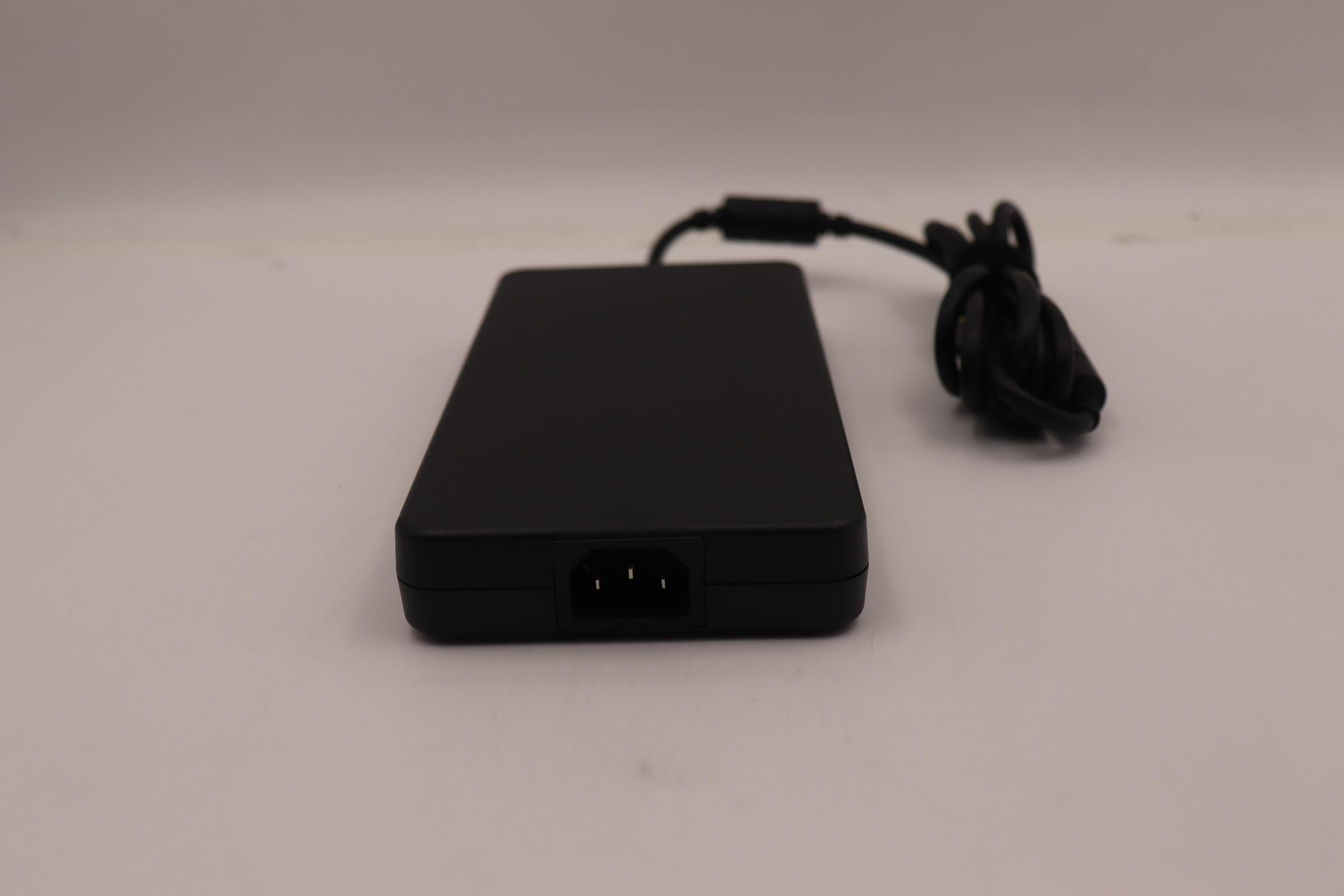Lenovo AC Adapter includes power cable - PC-/Server Netzteil, Ansicht 2