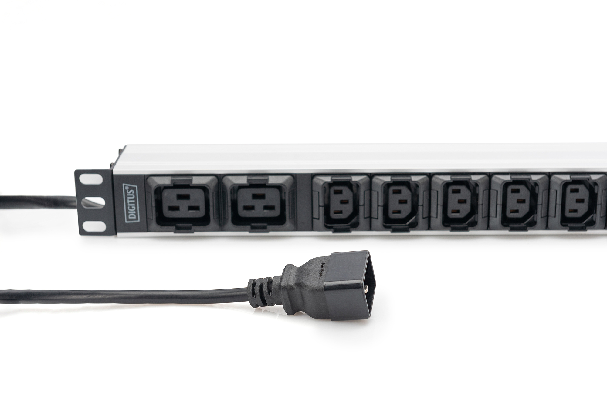 DIGITUS Stromverteilungseinheit (Rack - einbaufähig) - Wechselstrom 230 V - 3600 VA - 1-phasig, Ansicht 3
