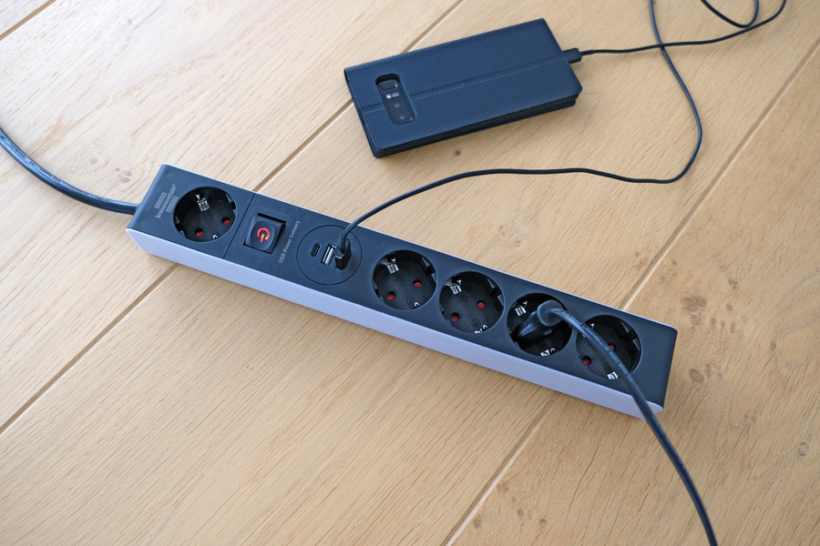 Brennenstuhl Premium-Line - Steckdosenleiste - mit USB-Spannungsversorgung - 2 x USB, 24 pin USB-C, 5 x Stromversorgung, Ansicht 2