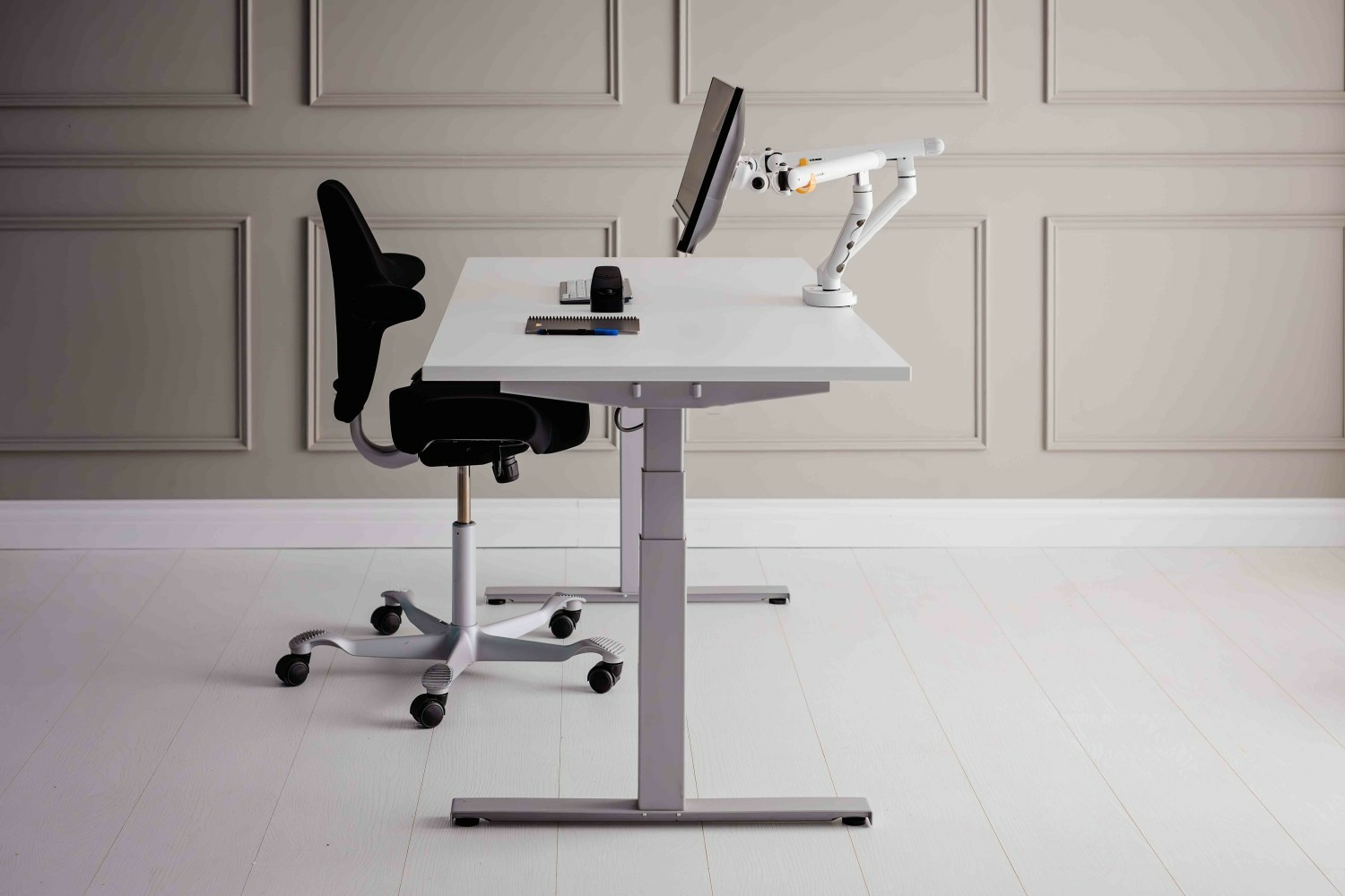 Bakker Elkhuizen Flexible Dual - Befestigungskit - einstellbarer Doppelarm - für 2 Monitore - Aluminium - Weiß, Ansicht 4