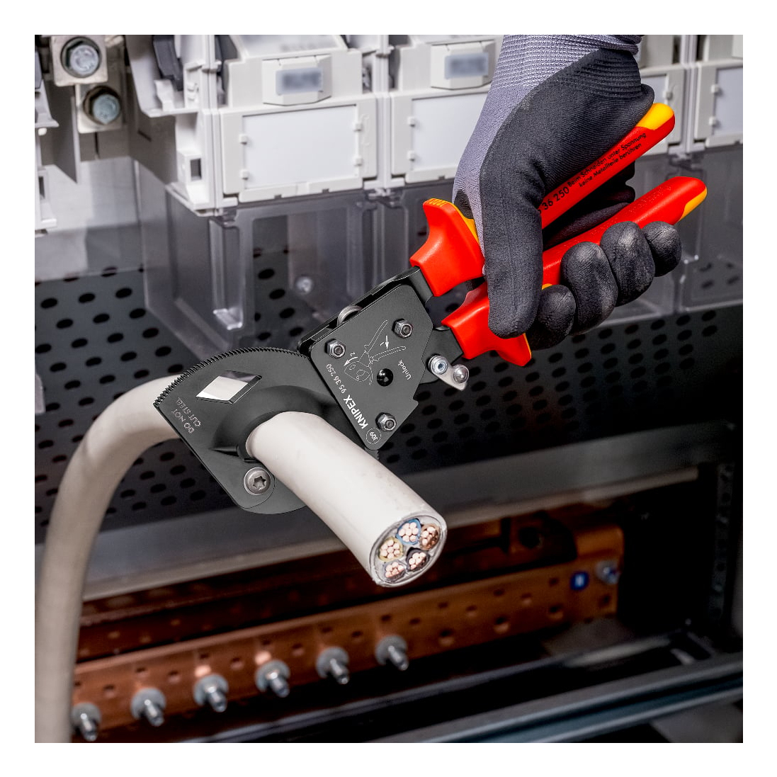 KNIPEX Kabelschneider - Lacquered Black, Ansicht 2