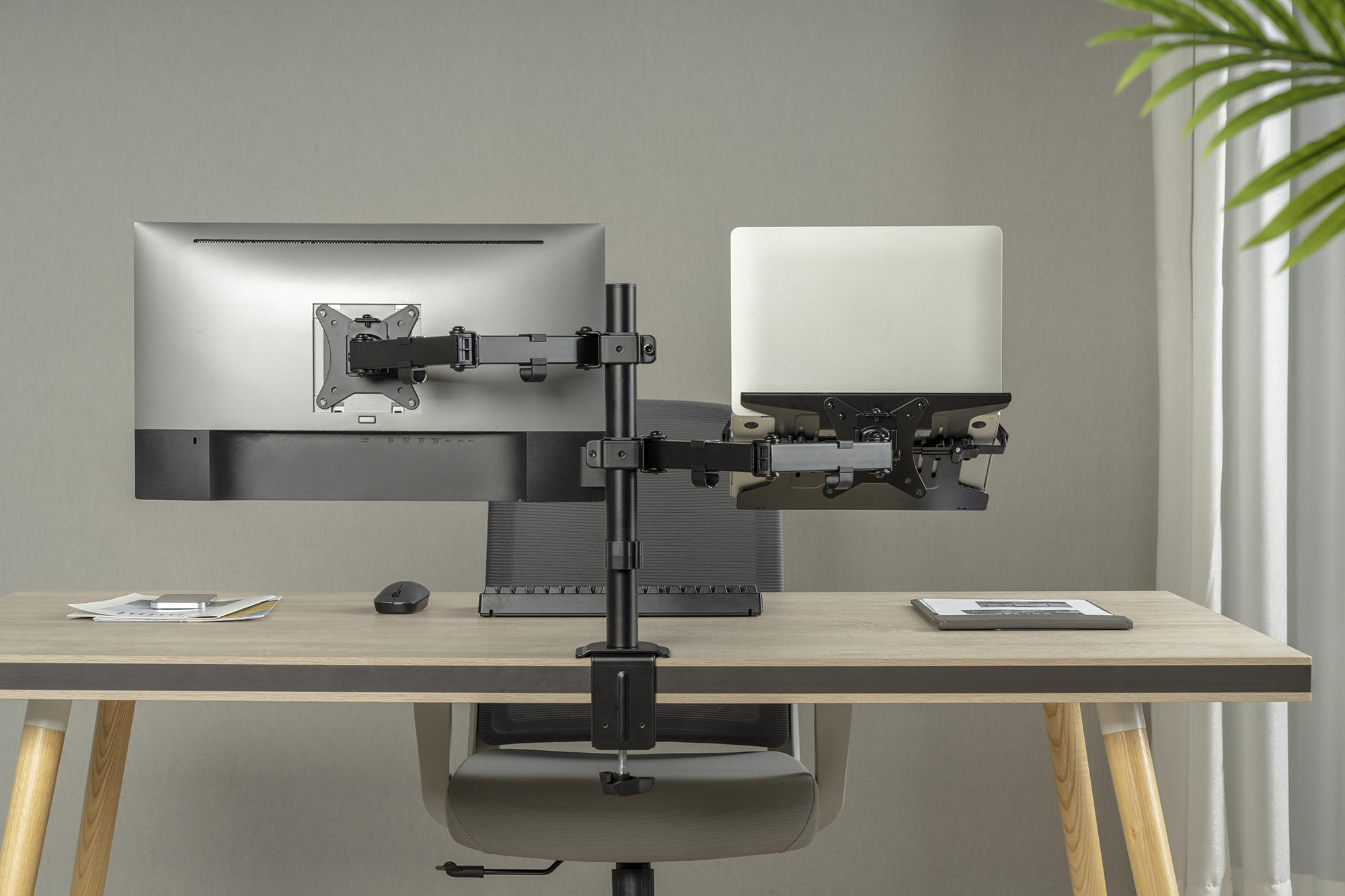 DIGITUS Universal Monitorhalter mit Notebookhalterung, Ansicht 2