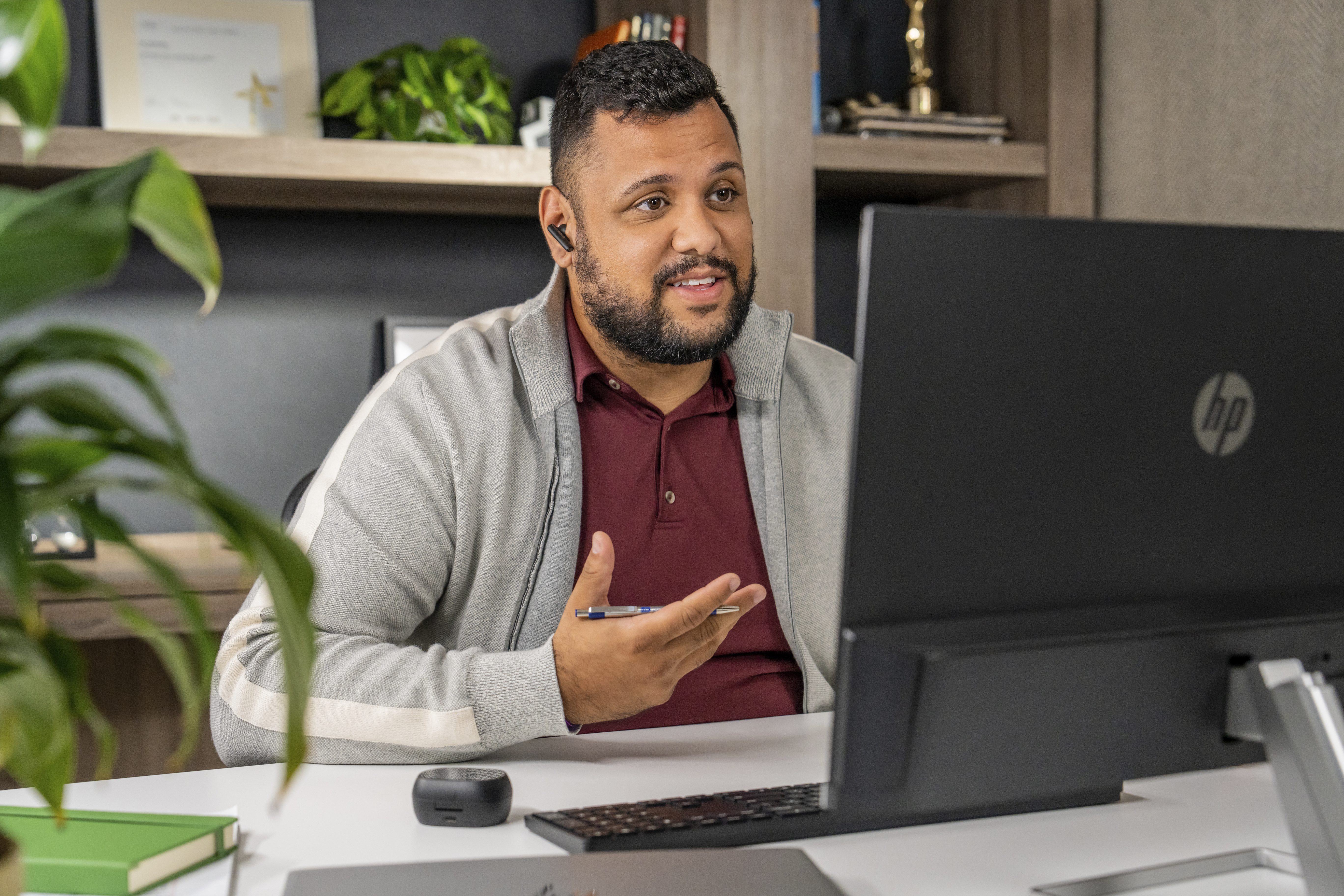 HP Poly Voyager Free 60+ - True Wireless-Kopfhörer mit Mikrofon, Ansicht 2