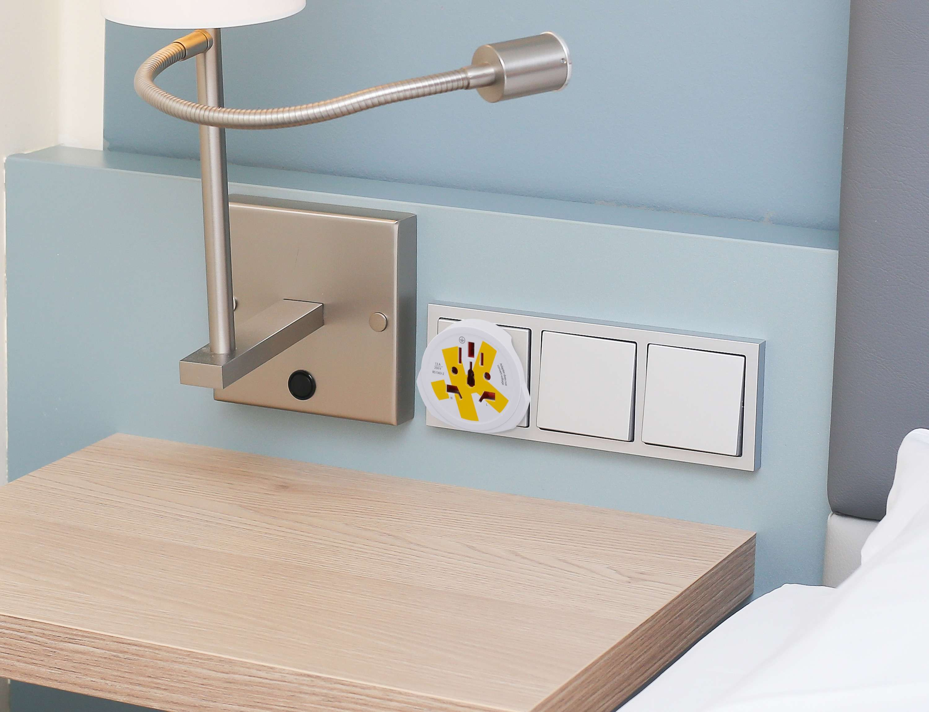 SKROSS Länderstecker World to Europe, Ansicht 2