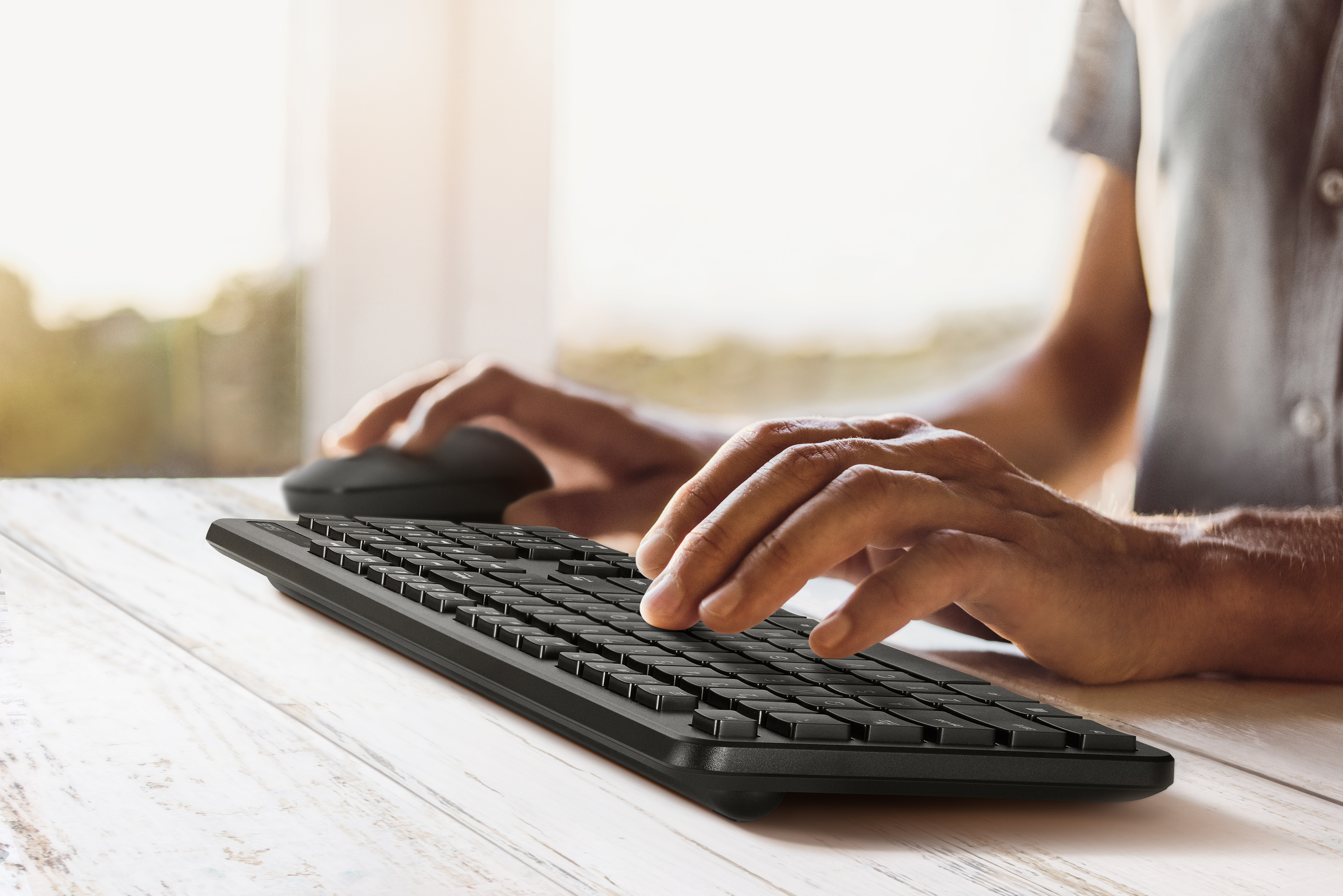 ASUS Cw100 Tastatur- und Maus Set Wireless Schwarz - Desktop - TL: Deutsch, QWERTZ, Ansicht 2