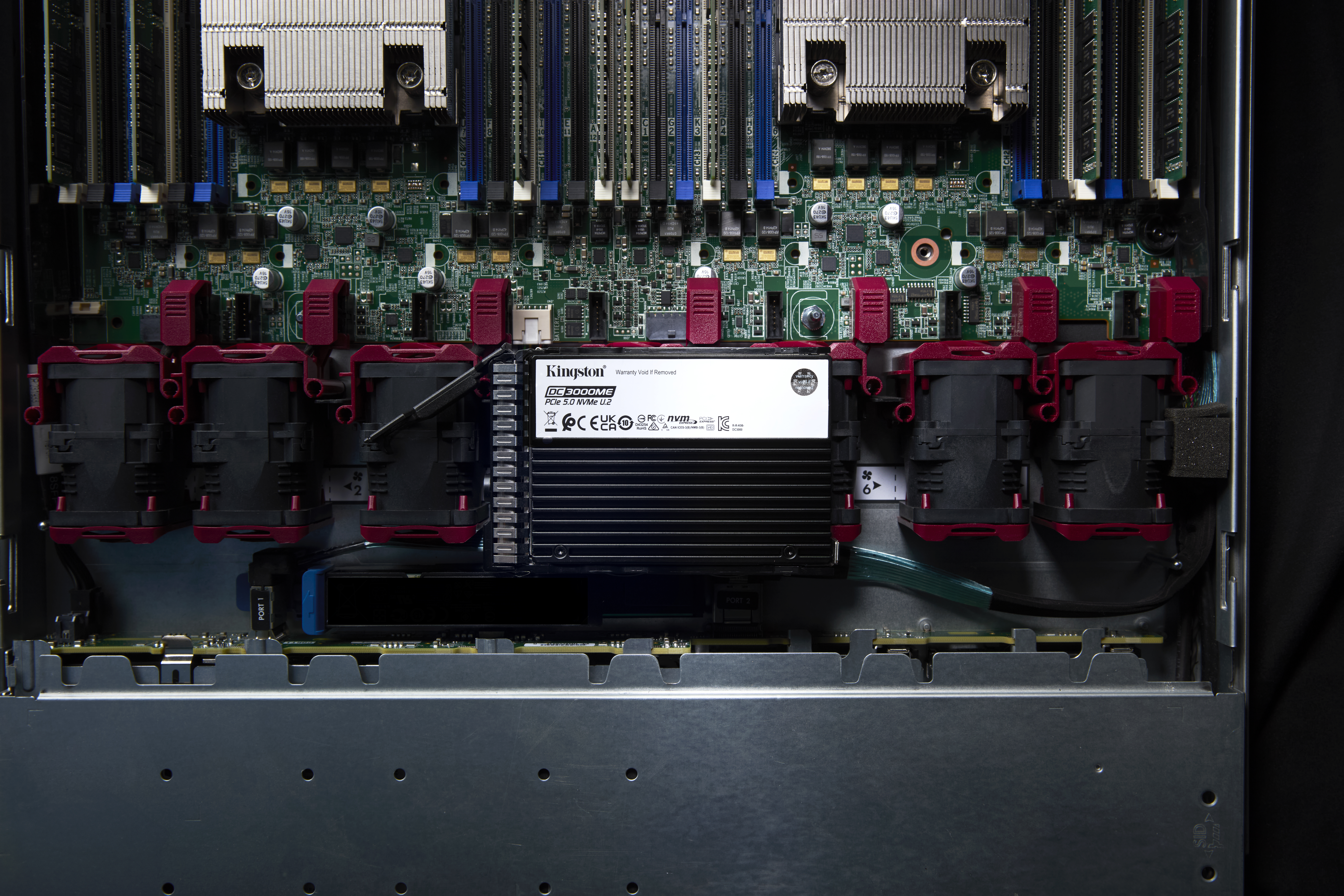 Kingston 7.68TB DC3000ME U.2 PCIe SSD, Ansicht 2