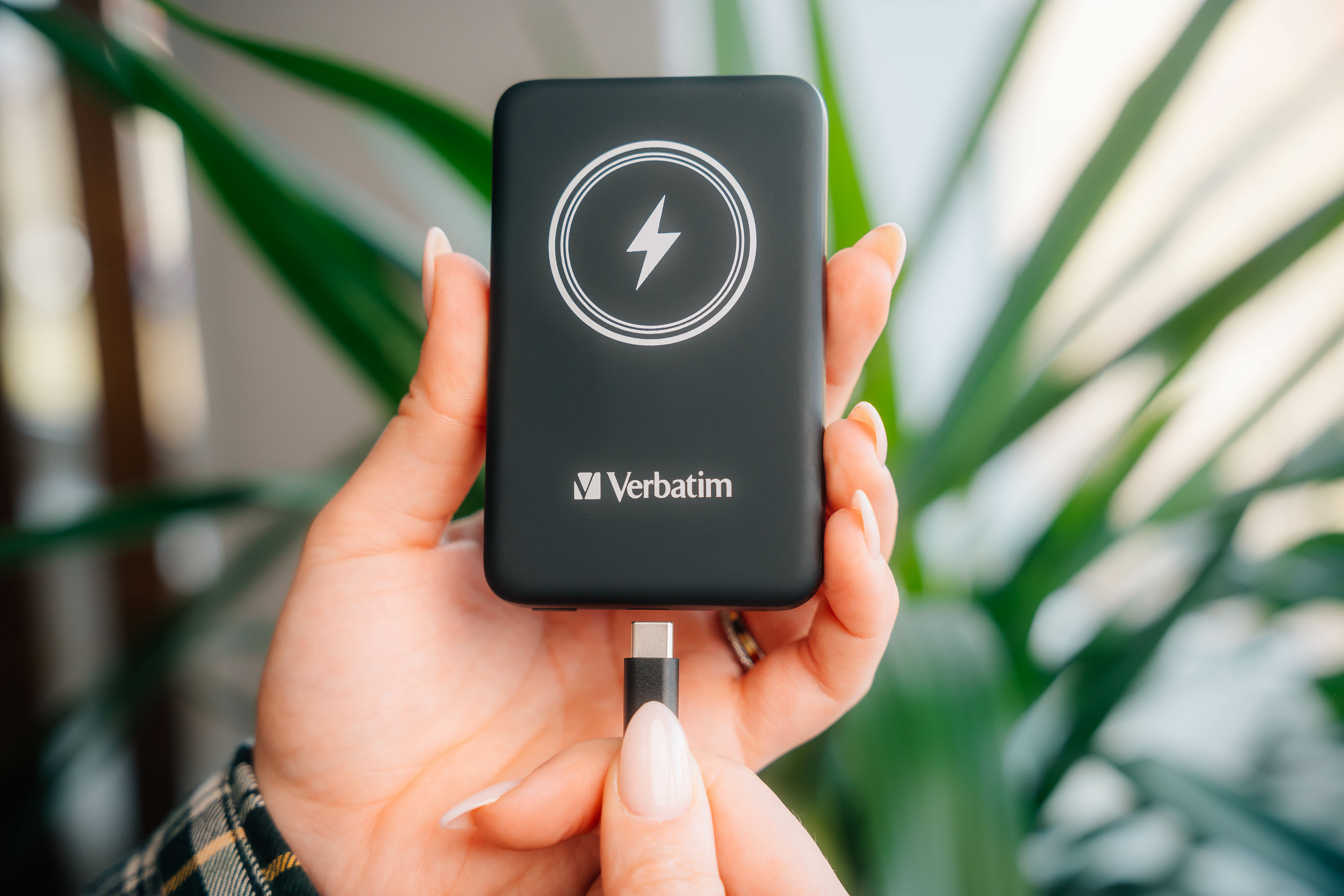 Verbatim Charge 'n' Go - Induktive Power Bank - Magnethalterung - Li-Pol - 5000 mAh - 20 Watt - 2.4 A, Ansicht 2