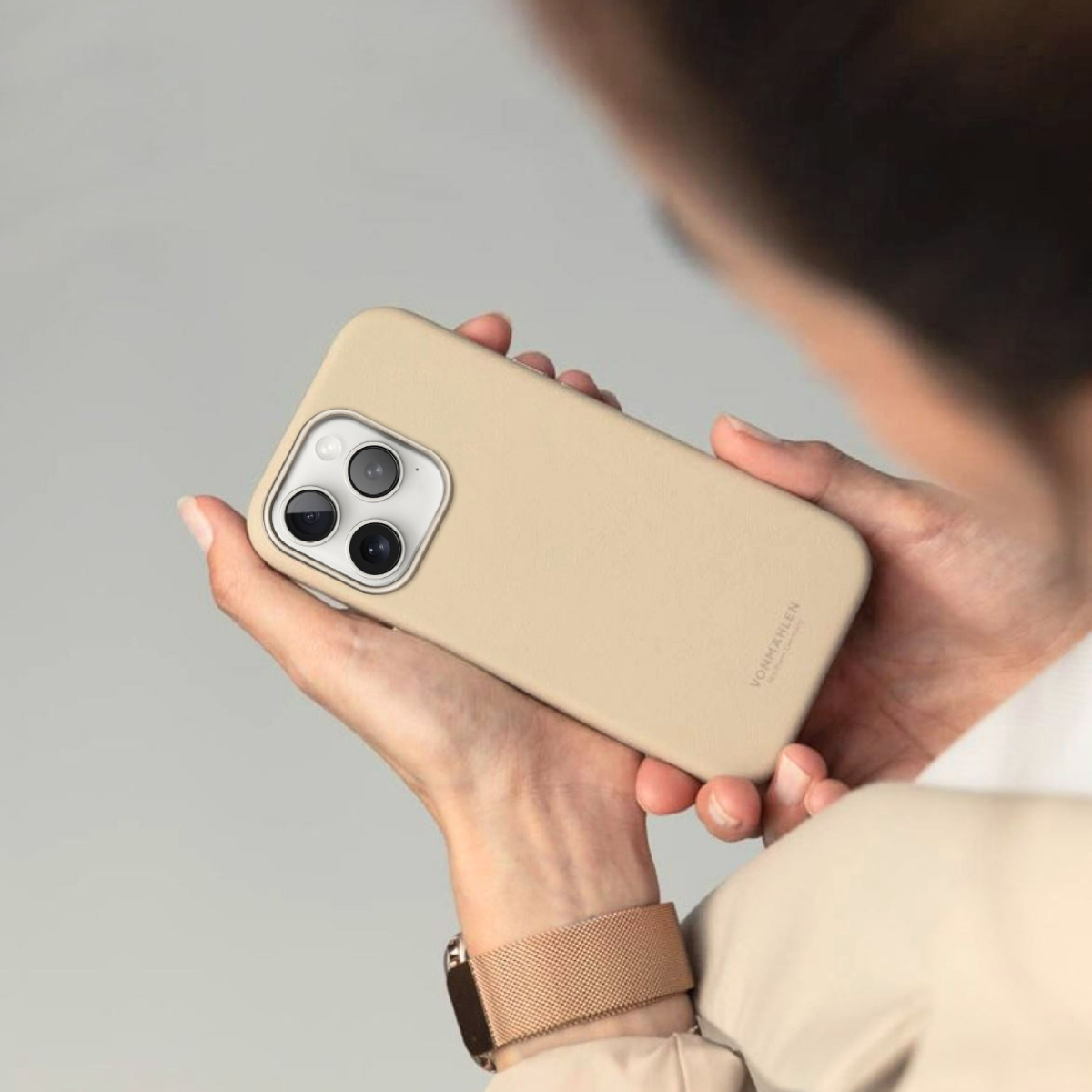 Vonmählen Kunstleder-Case für iPhone 16 Pro Max beige, Ansicht 3