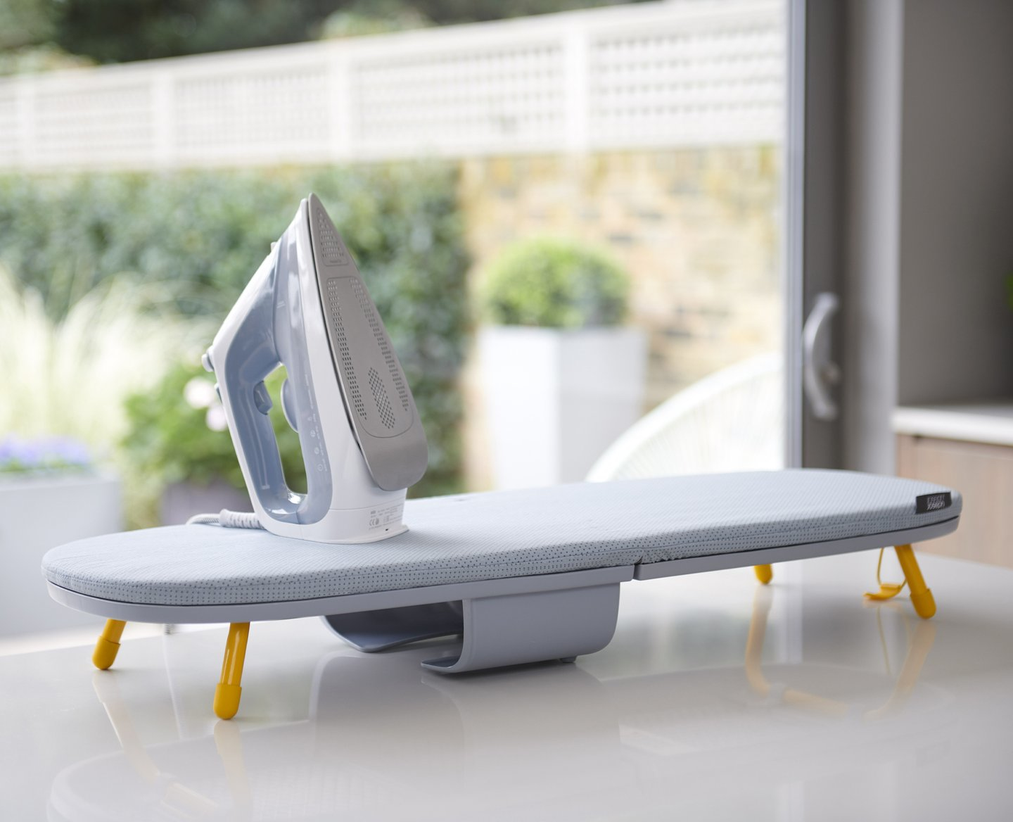 Joseph Joseph Pocket Klappbares Tisch-Buegelbrett grau, Ansicht 3