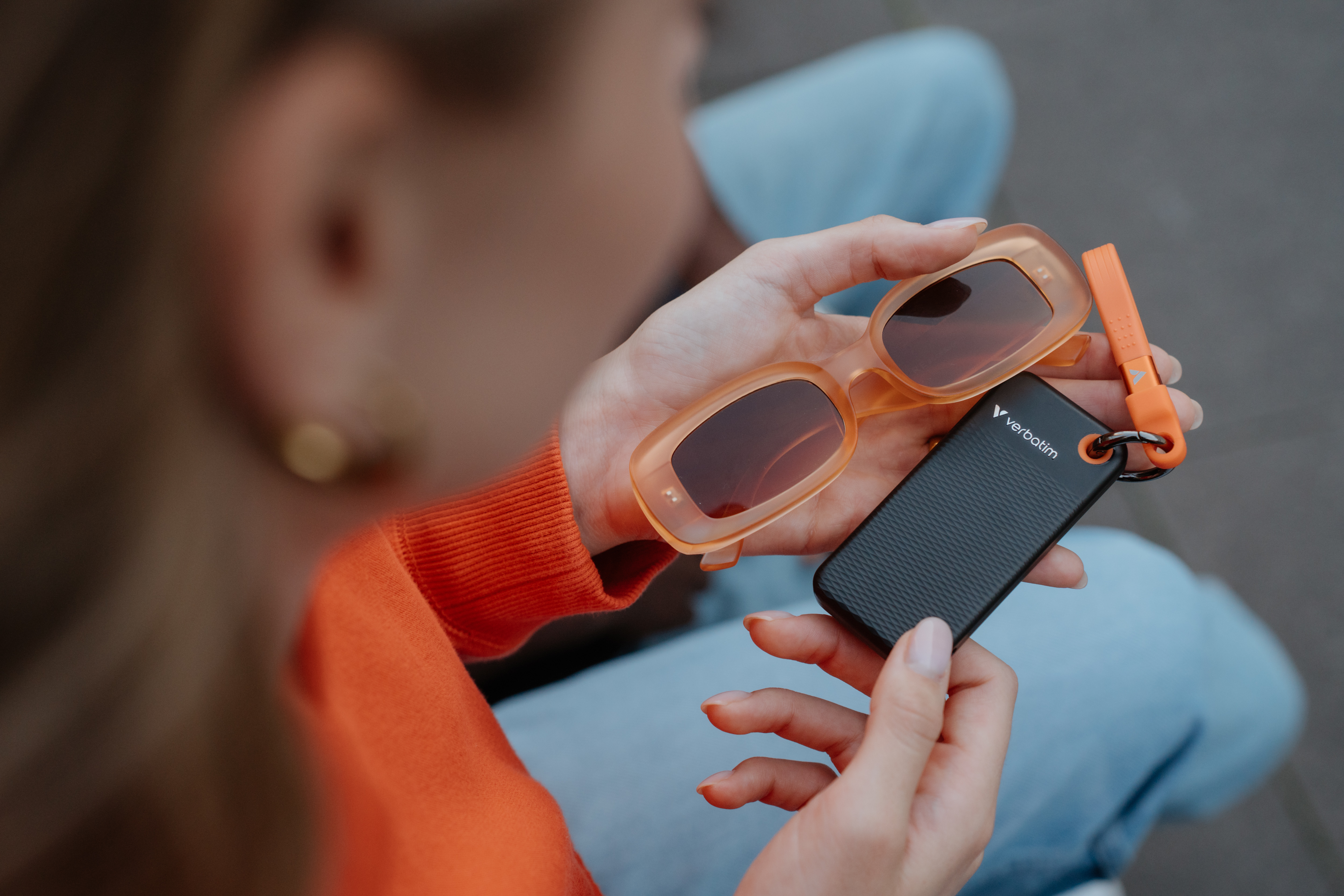 Verbatim Pocket - SSD - 2 TB - Schlüsselanhänger mit Kabelbefestigung - extern (tragbar) - schwarz, orange, Ansicht 4