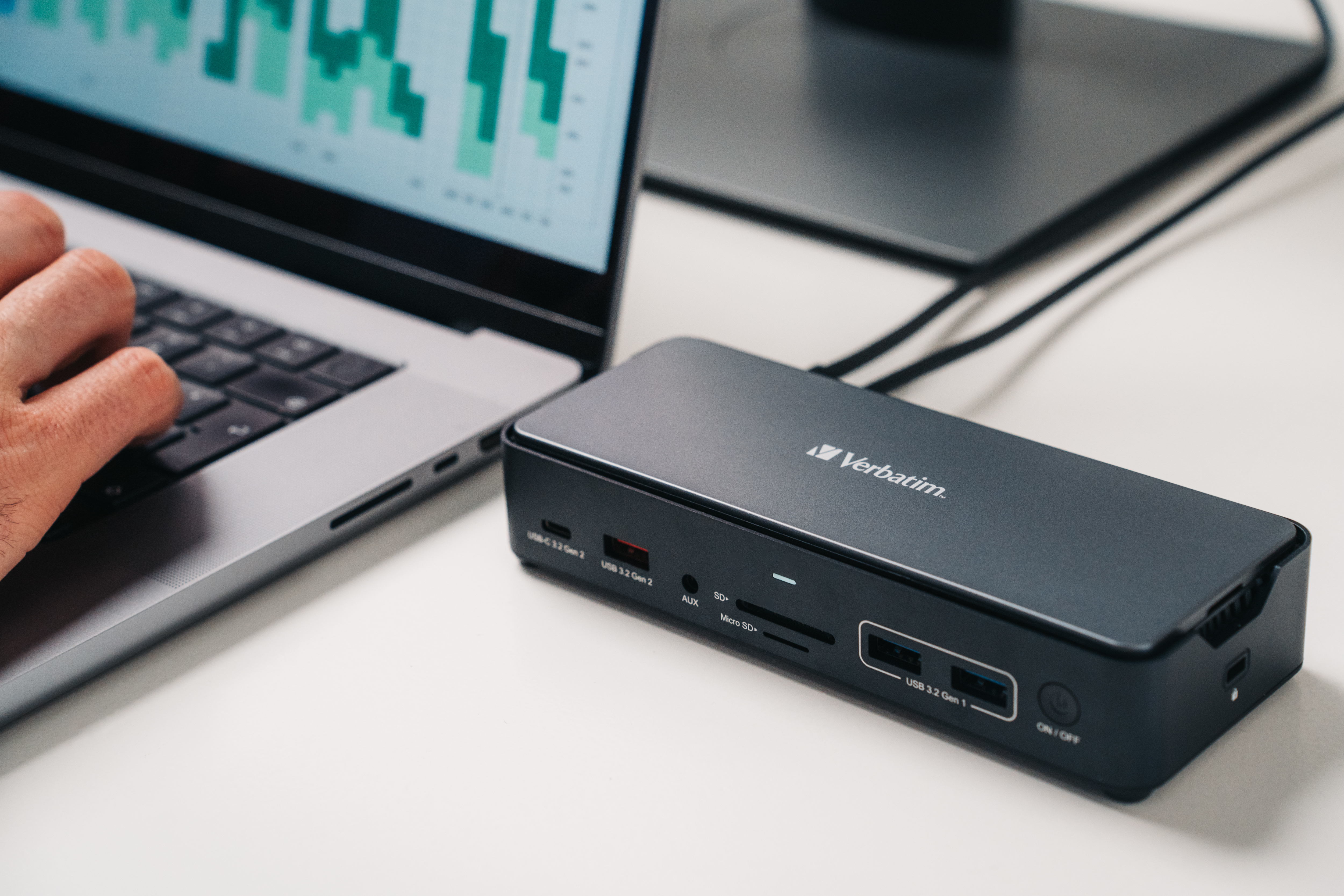 Verbatim USB-C Pro Dockingstation CDS-15S mit HDMI/4K/USB-A/USB-C/SSD Slot/SD, Ansicht 2