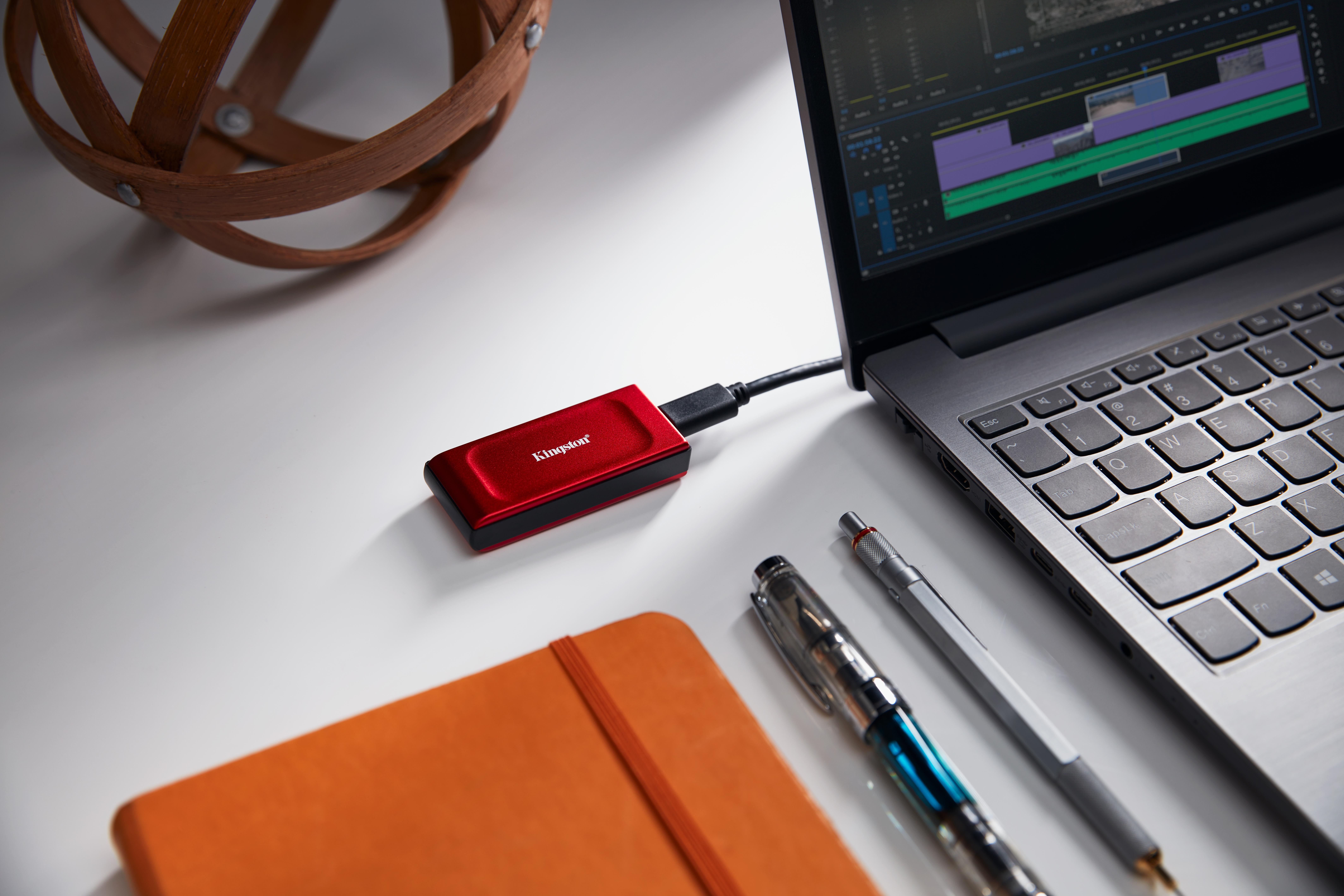 Kingston XS1000 - SSD - 1 TB - extern (tragbar) - USB 3.2 Gen 2 (USB-C Steckverbinder), Ansicht 2