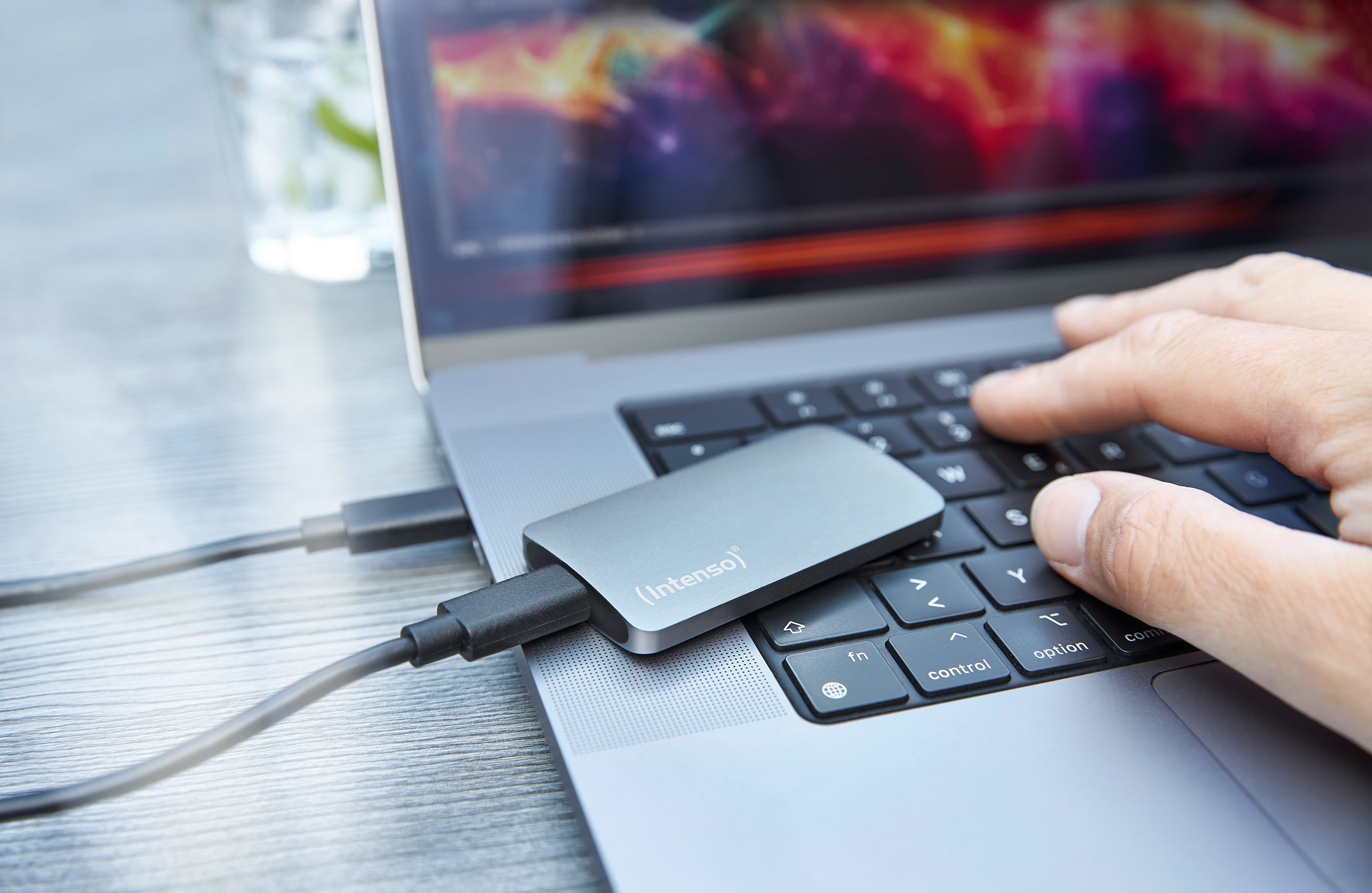 Intenso TX800 - SSD - 2 TB - extern (tragbar) - USB 3.2 Gen 2x2 (USB-C Steckverbinder), Ansicht 3