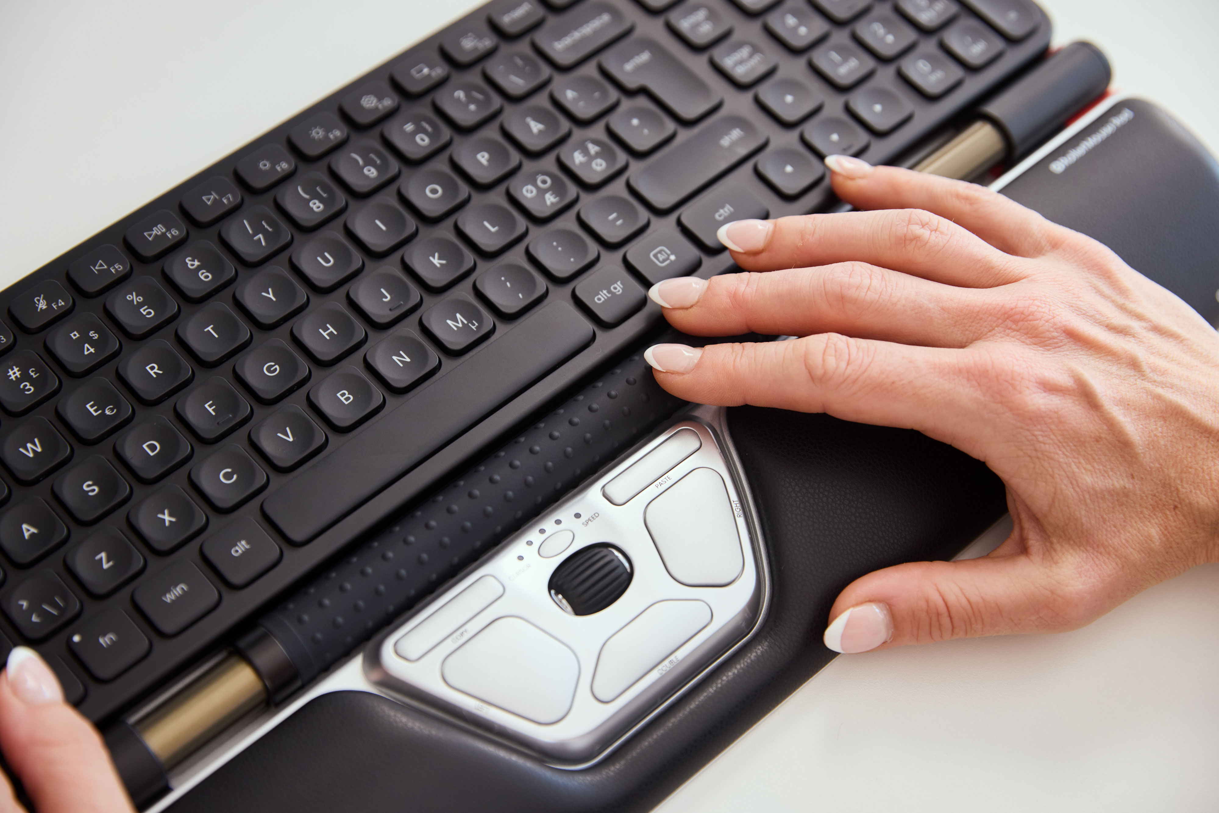 Contour RollerMouse Red - Zentrale Maus - ergonomisch, Ansicht 3