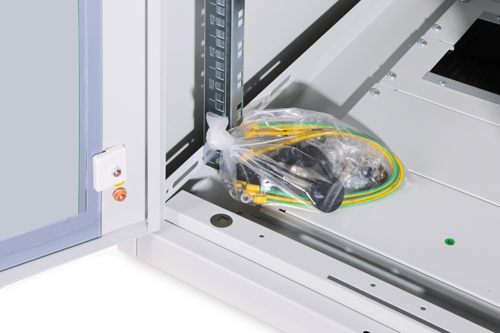 DIGITUS Netzwerkschrank Unique Serie - 600x800 mm (BxT), Ansicht 4