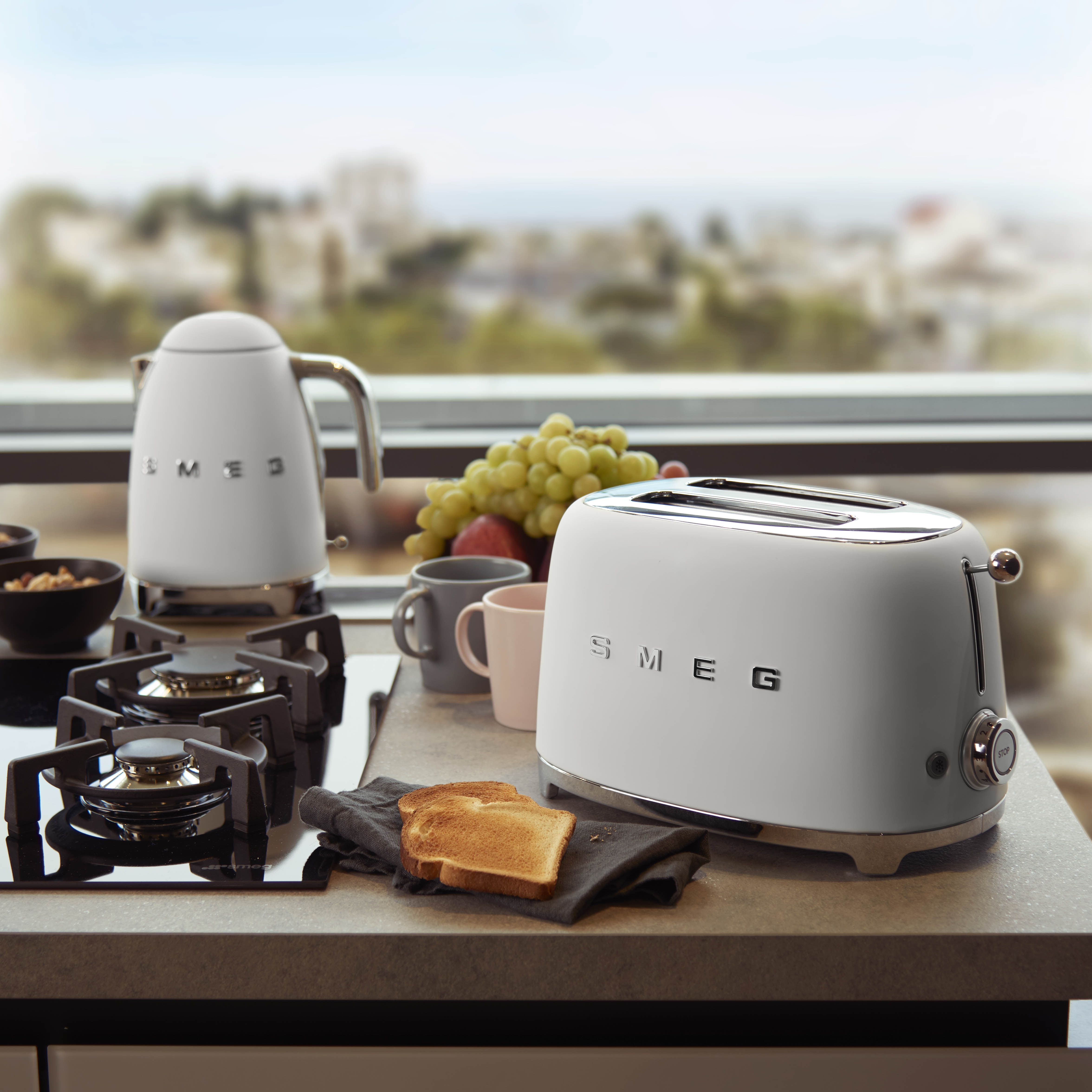 SMEG KLF03WHMEU - 1,7 l - 2400 W - Weiß - Kunststoff - Edelstahl - Wasserstandsanzeige - Überhitzungsschutz, Ansicht 3