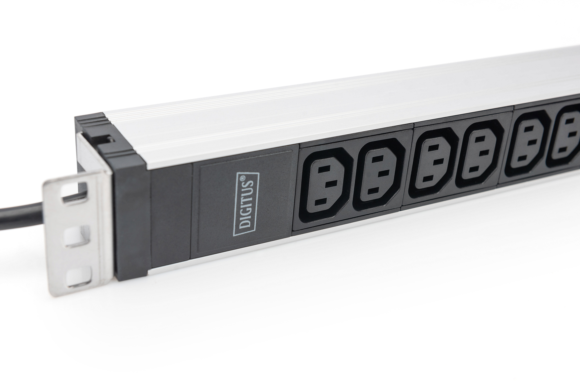 DIGITUS Stromverteilungseinheit (Rack - einbaufähig) - Wechselstrom 230 V - 3600 VA - 1-phasig, Ansicht 3