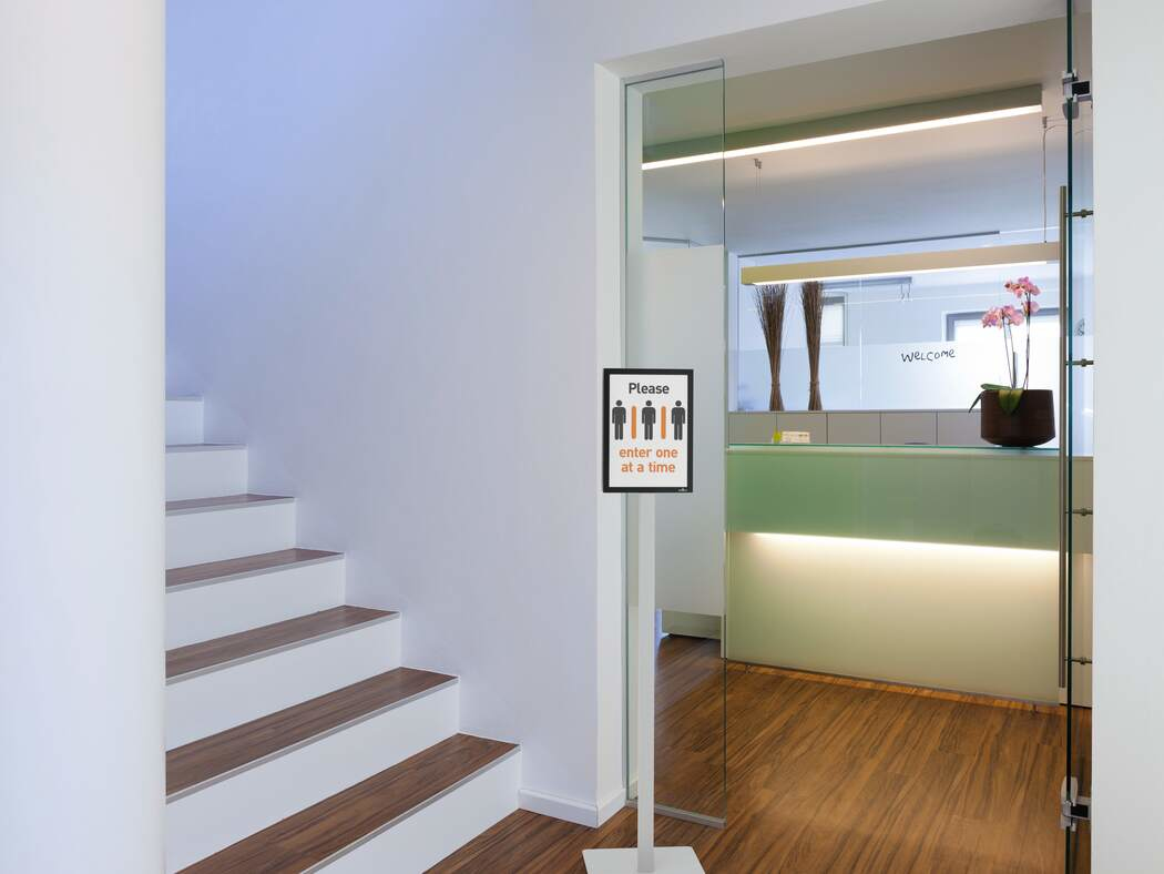 Durable INFO STAND BASIC A4 1 ST 501257 (501257) - Informationsstand - A4 - Metall - Kunststoff - Grau - 21 cm - 29,7 cm, Ansicht 2