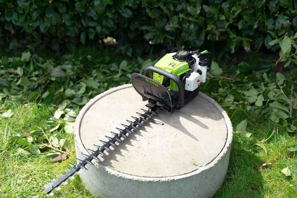 Zipper ZI-BHS2600 Benzin Heckenschere 700 W 600 mm, Ansicht 3