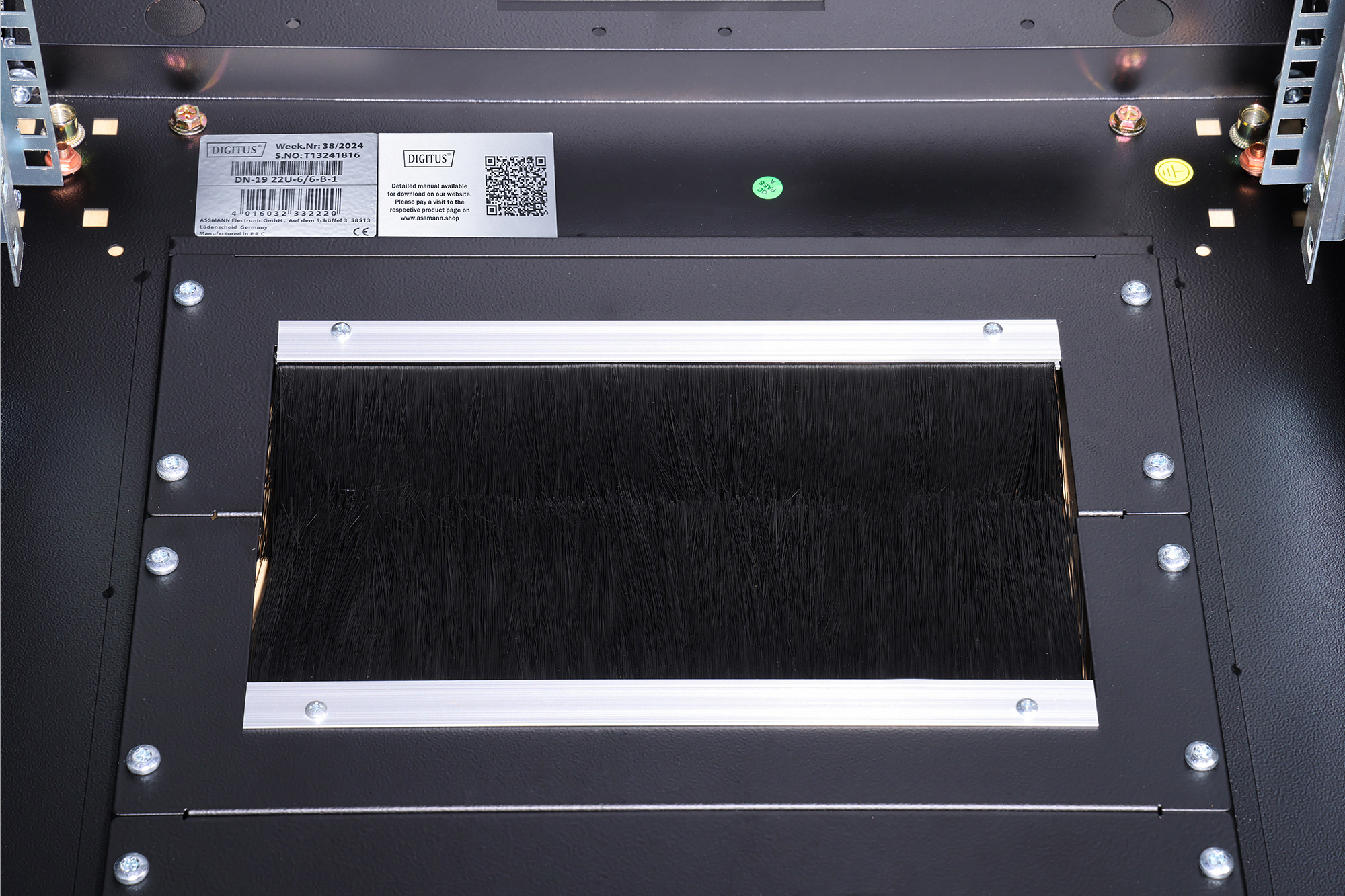DIGITUS Netzwerkschrank Unique Serie - 600x800 mm (BxT), Ansicht 2
