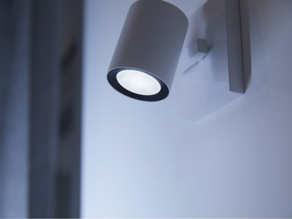 Philips Hue White ambiance - LED-Spot-Glühbirne - GU10 - 4.2 W - Klasse E - 2200-6500 K (3er Pack), Ansicht 2