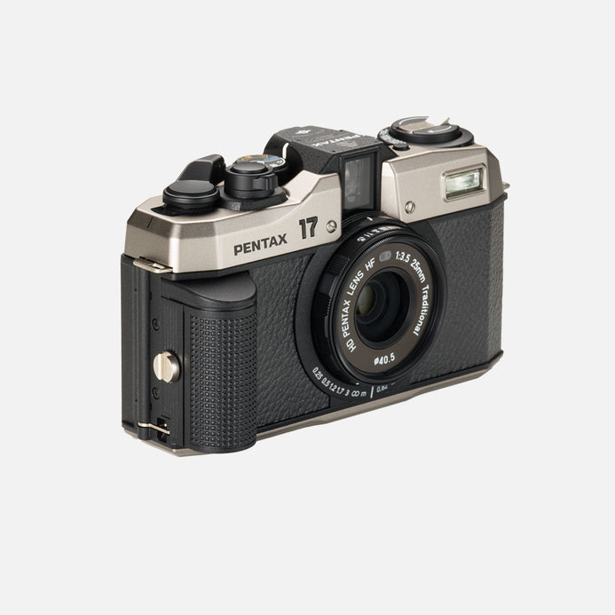 Pentax 17 schwarz/silber - Digitalkamera, Ansicht 4