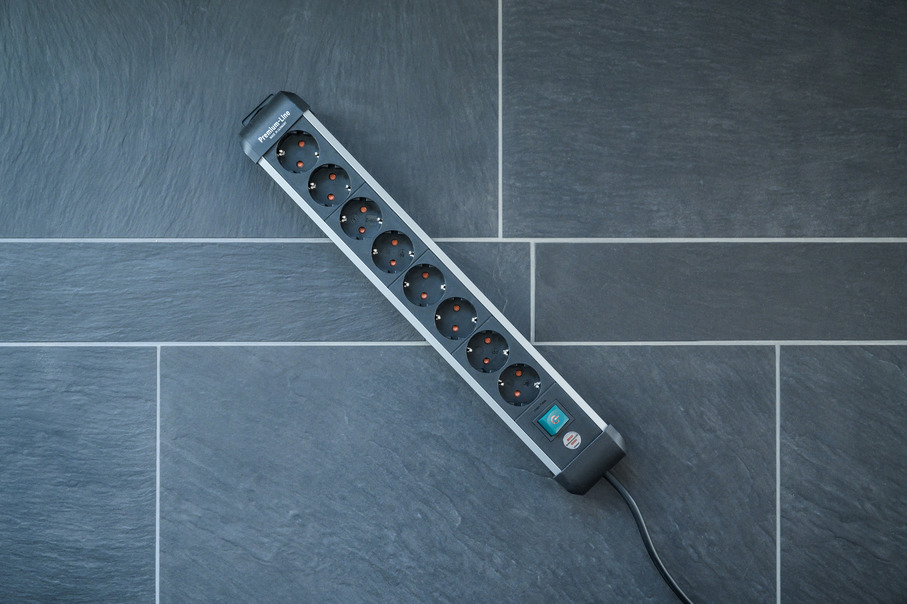 Brennenstuhl 1391030800 - 3 m - Indoor - Abgewinkelt - IP20 - Schwarz - Silber - 8 AC-Ausgänge, Ansicht 3