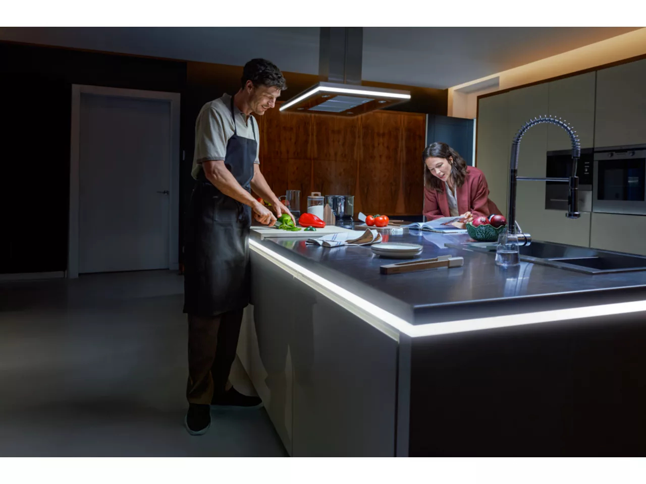 Philips OmniGlow - Universalstreifenleuchte - Ambiente - Schlafzimmer - Küche - Wohnzimmer, Ansicht 3