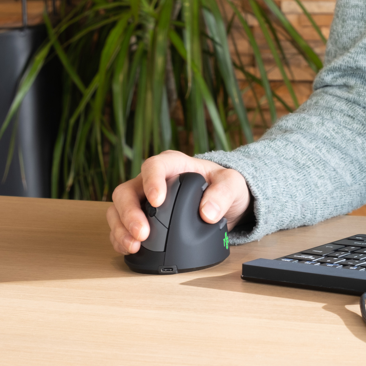 R-Go Ergonomische Maus HE Break - Vertikale Maus, Ansicht 4