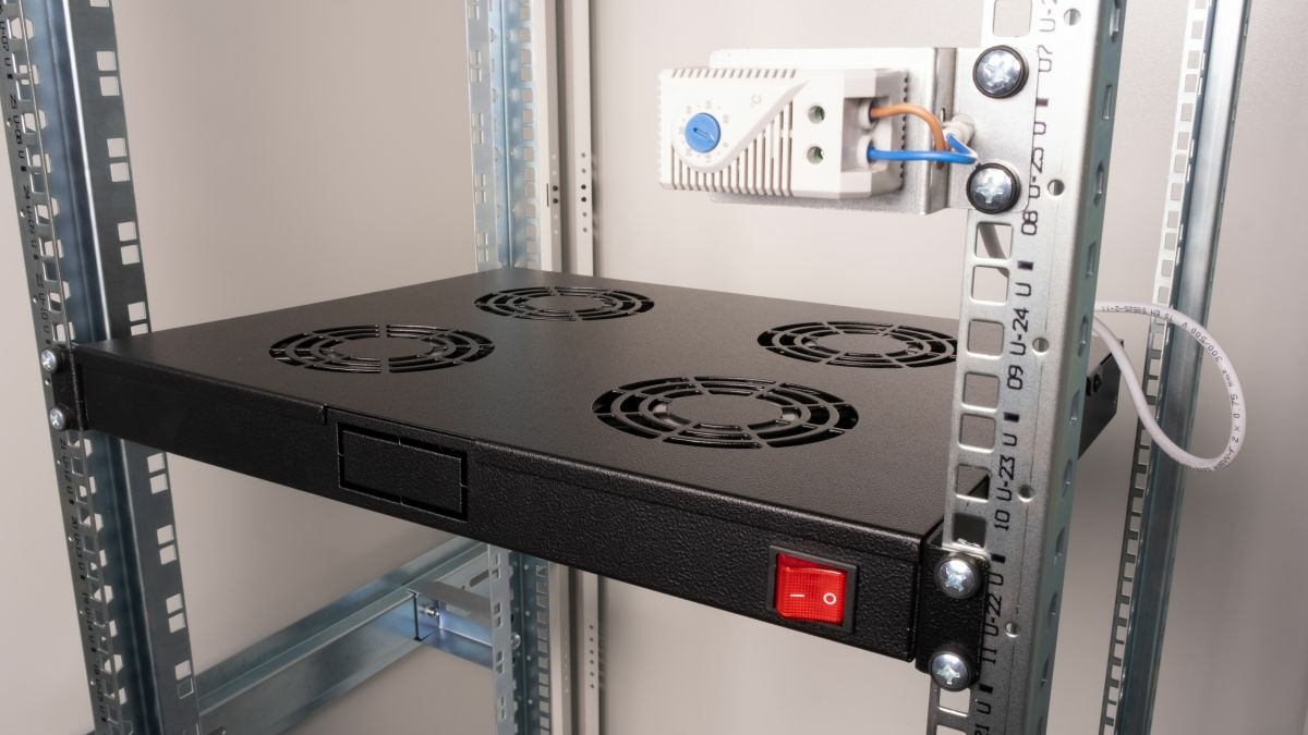 Equip Lüftermodul 19 für Serverschränke 4xLüfter RAL9005 - Zubehör Stromversorgung - 0,12 m, Ansicht 3