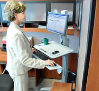Ergotron WorkFit-C Single LD Sit-Stand Workstation - Wagen - für LCD-Display / PC-Ausrüstung - Grau, Ansicht 4