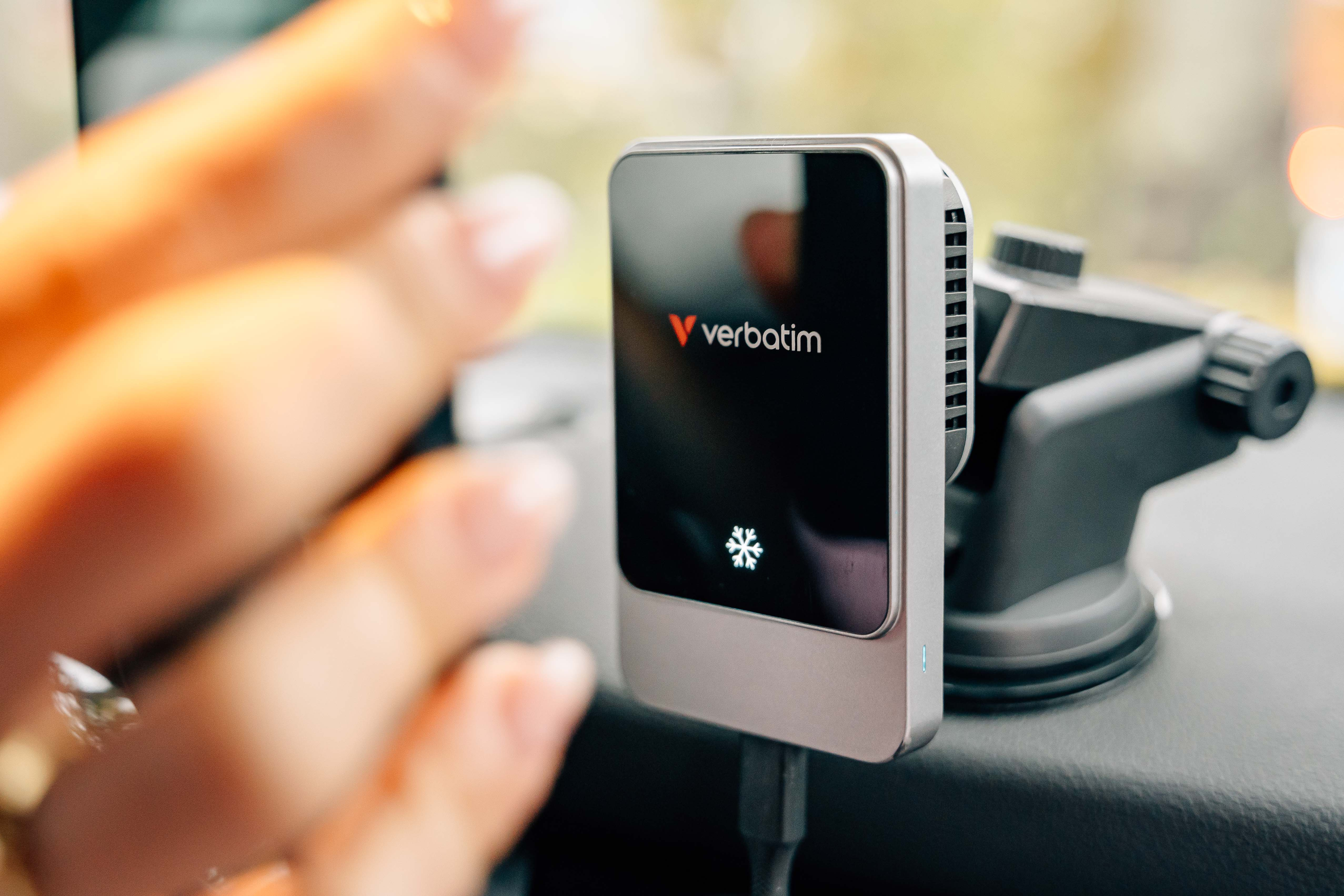 Verbatim Charge 'n' Drive - Kfz-Halterung für induktives Laden - 8012 kg, Ansicht 2