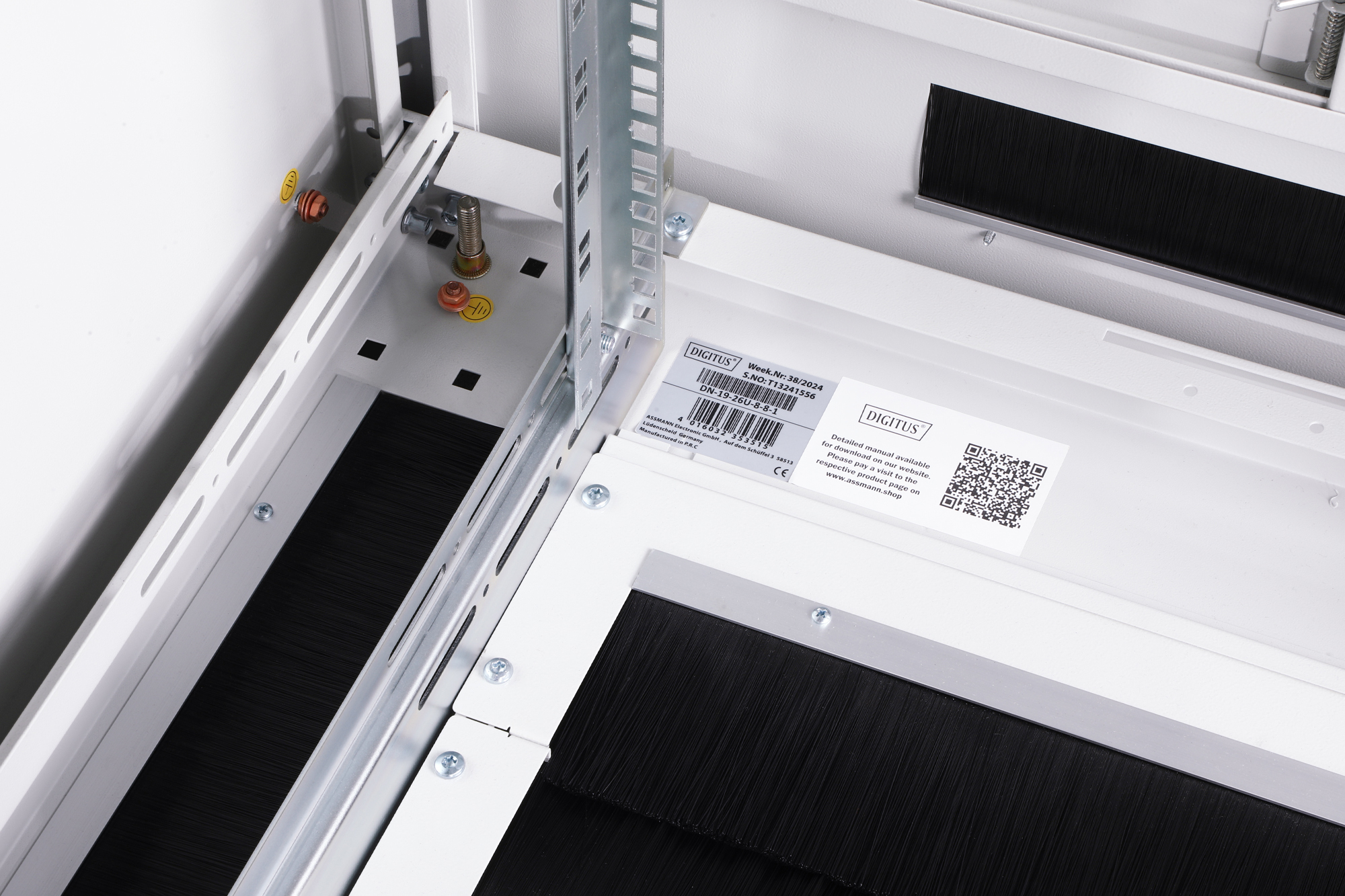 DIGITUS Netzwerkschrank Unique Serie - 800x800 mm (BxT), Ansicht 2