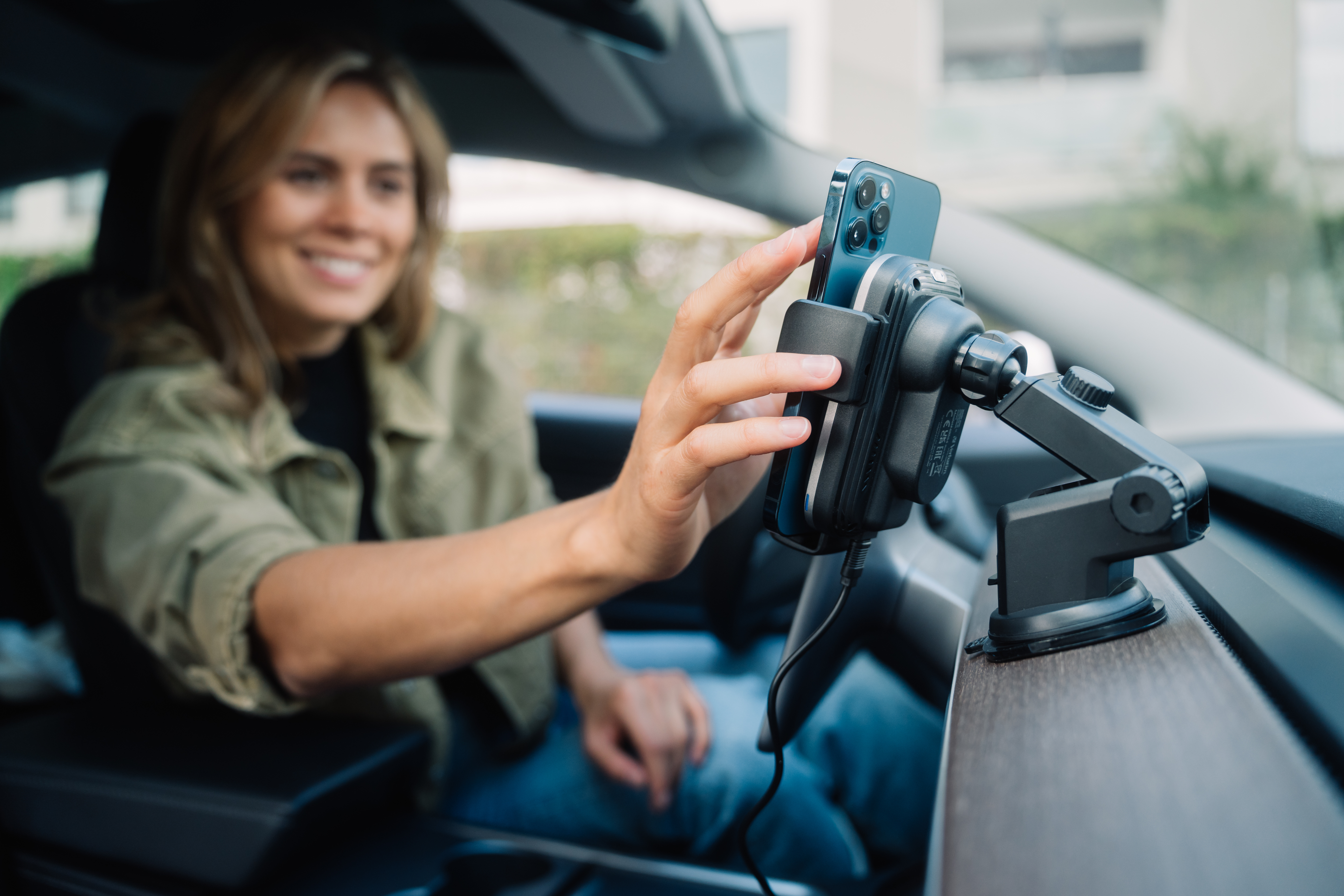 Verbatim FWC-03 Pro Qi Fast Wireless Autoladegerät retail, Ansicht 4